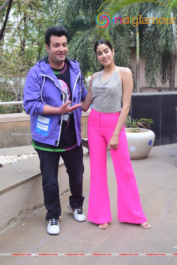 Janhvi Kapoor and Varun Sharma At Novotel PHOTO Event hd photo