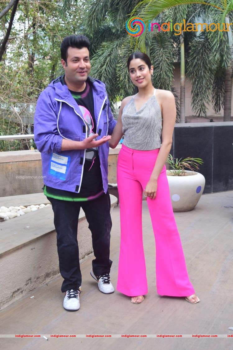 Janhvi Kapoor and Varun Sharma At Novotel PHOTO Event hd photo