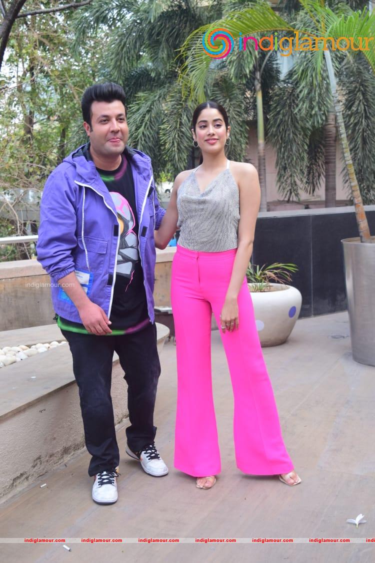 Janhvi Kapoor and Varun Sharma At Novotel PHOTO Event hd photo