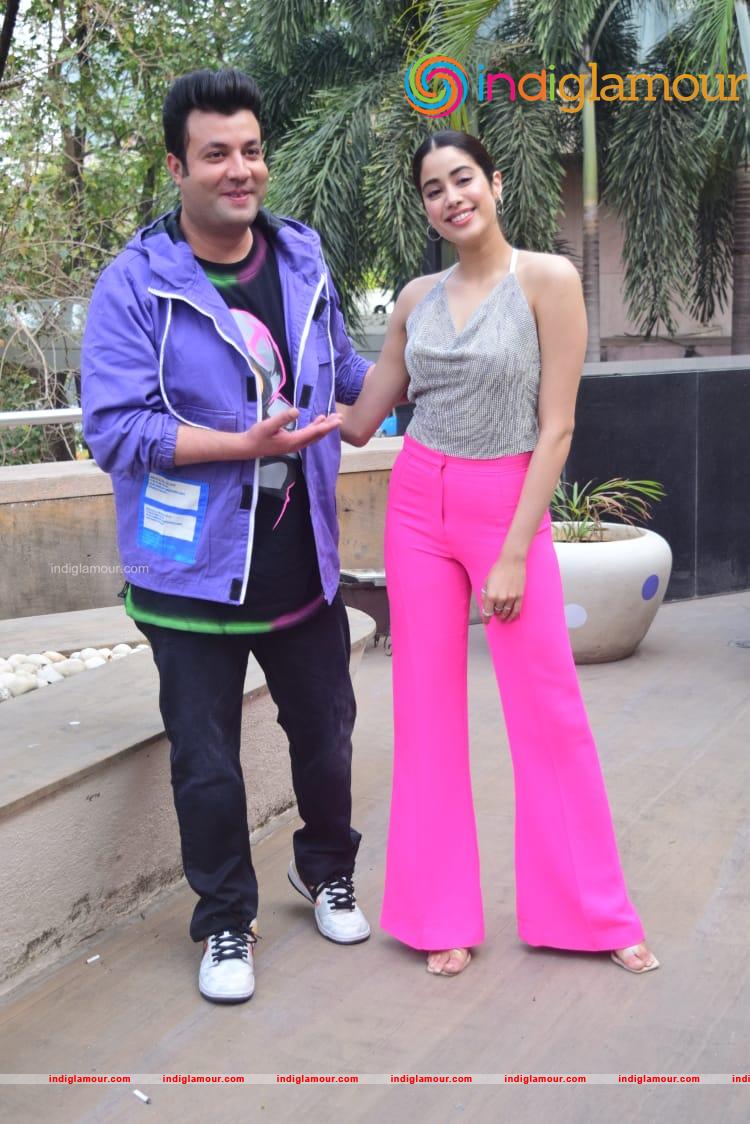 Janhvi Kapoor and Varun Sharma At Novotel PHOTO Event hd photo