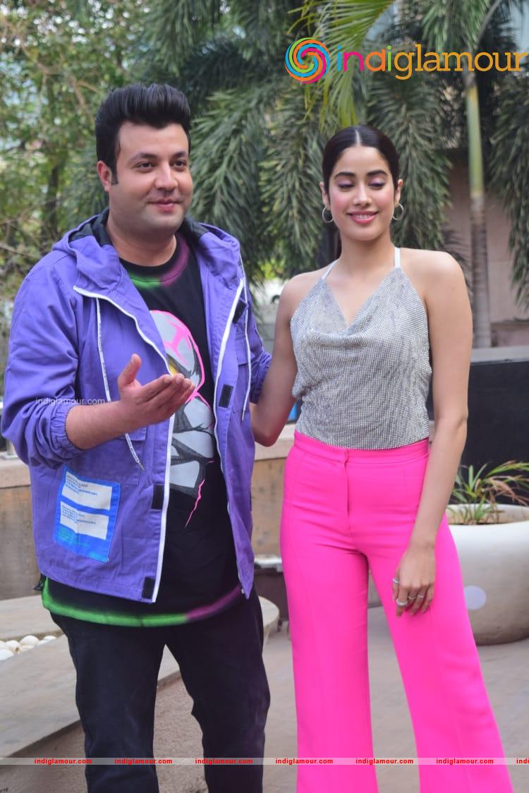 Janhvi Kapoor and Varun Sharma At Novotel PHOTO Event hd photo