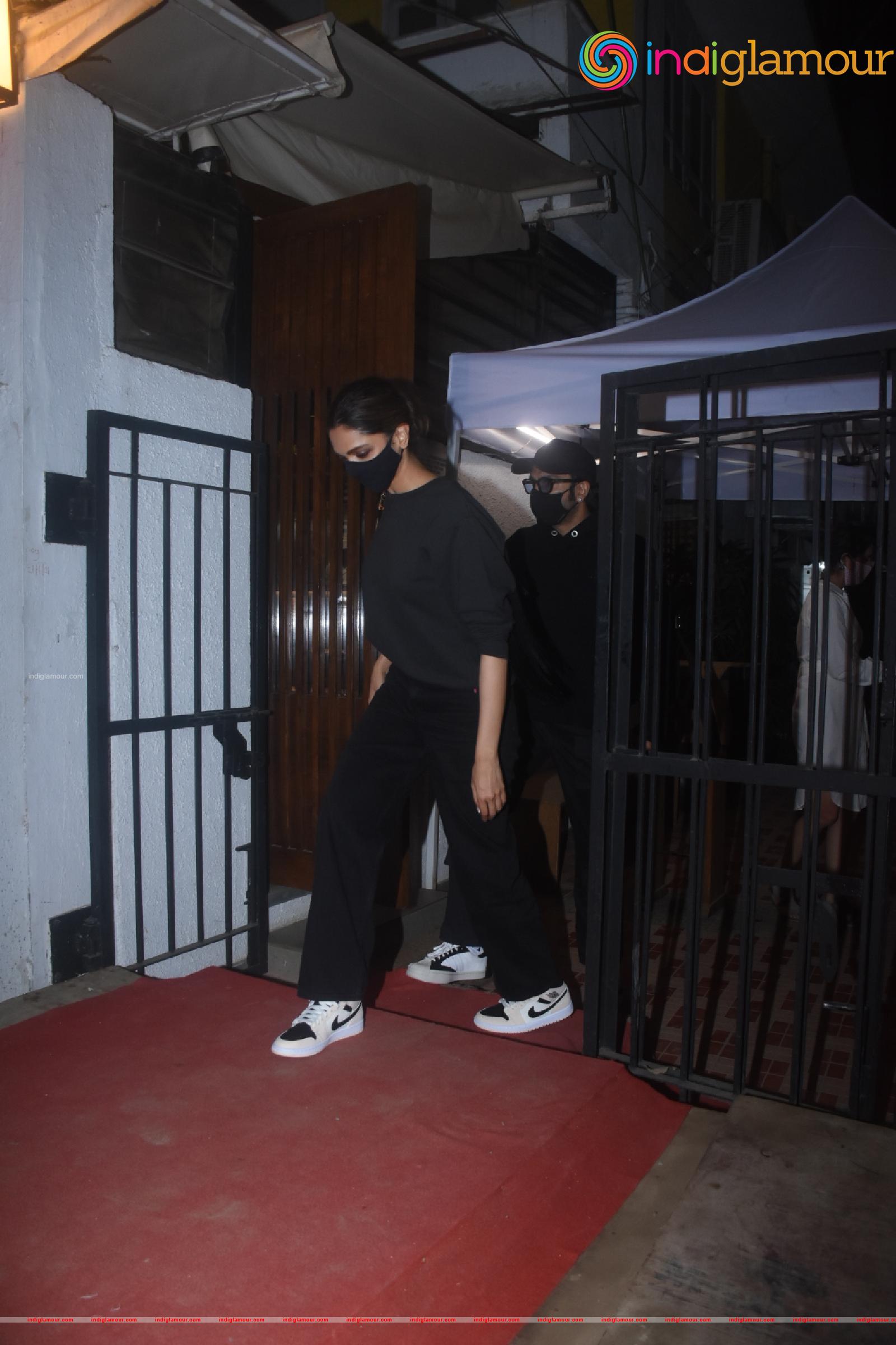 Deepika Padukone and Ranveer Singh Event hd photo