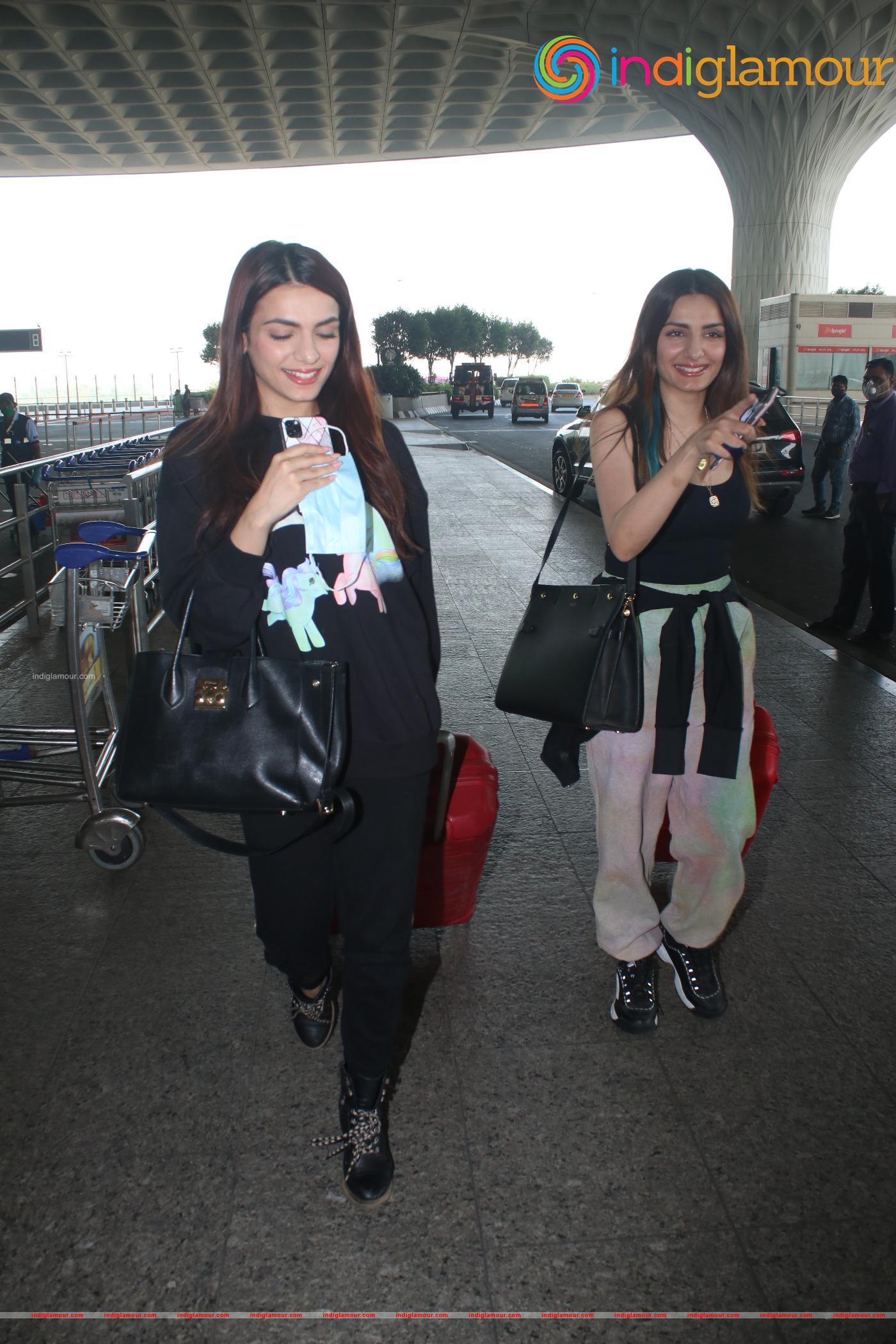 Sukriti Kakar and Prakriti Kakar Event hd photo