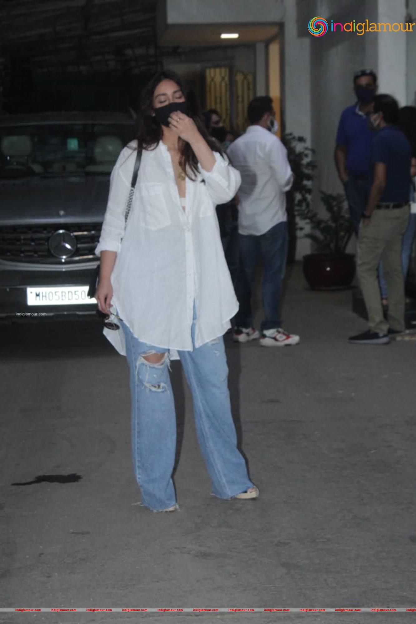 Ileana DCruz Mrunal Thakur Event hd photo