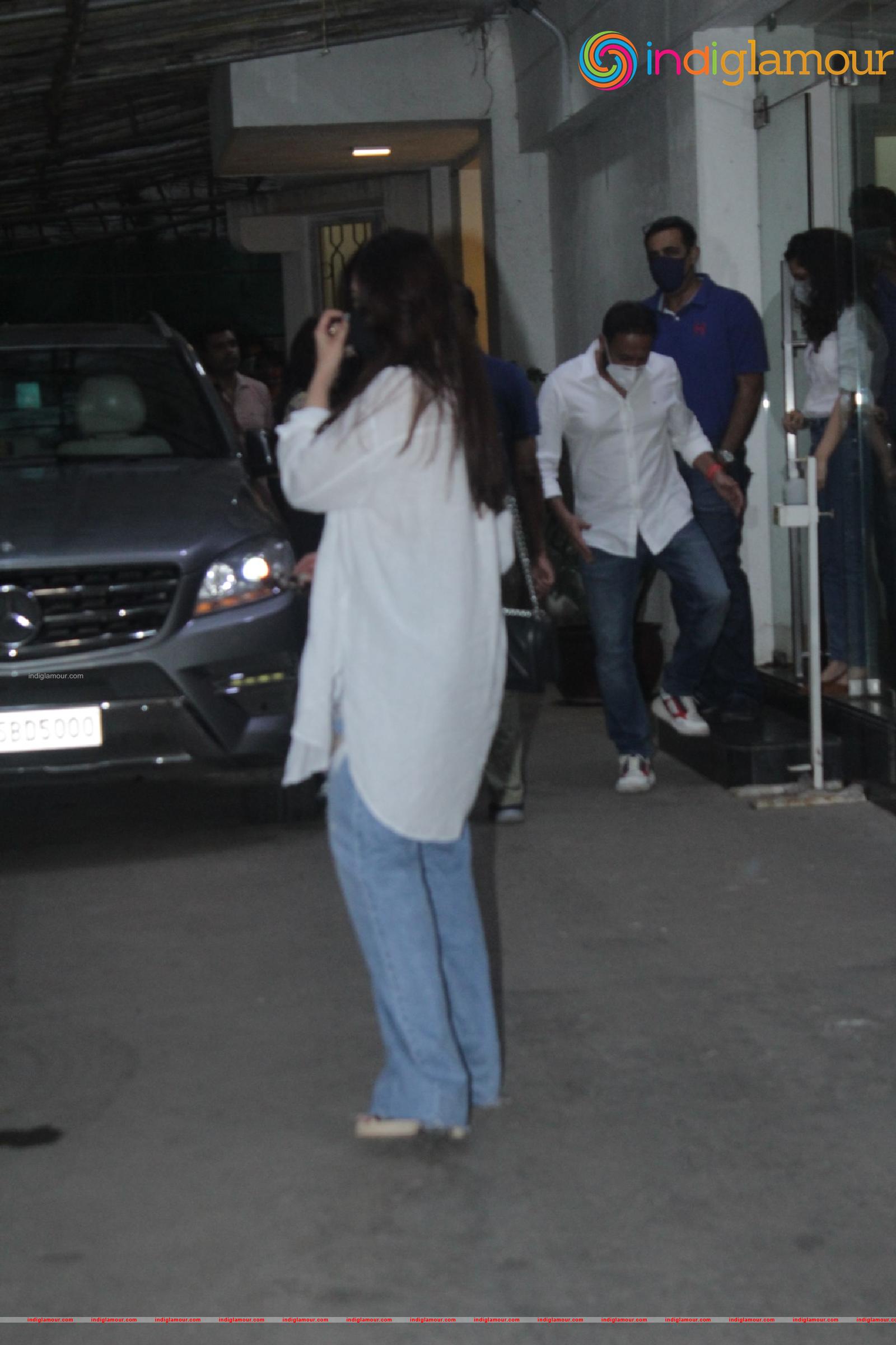Ileana DCruz Mrunal Thakur Event hd photo