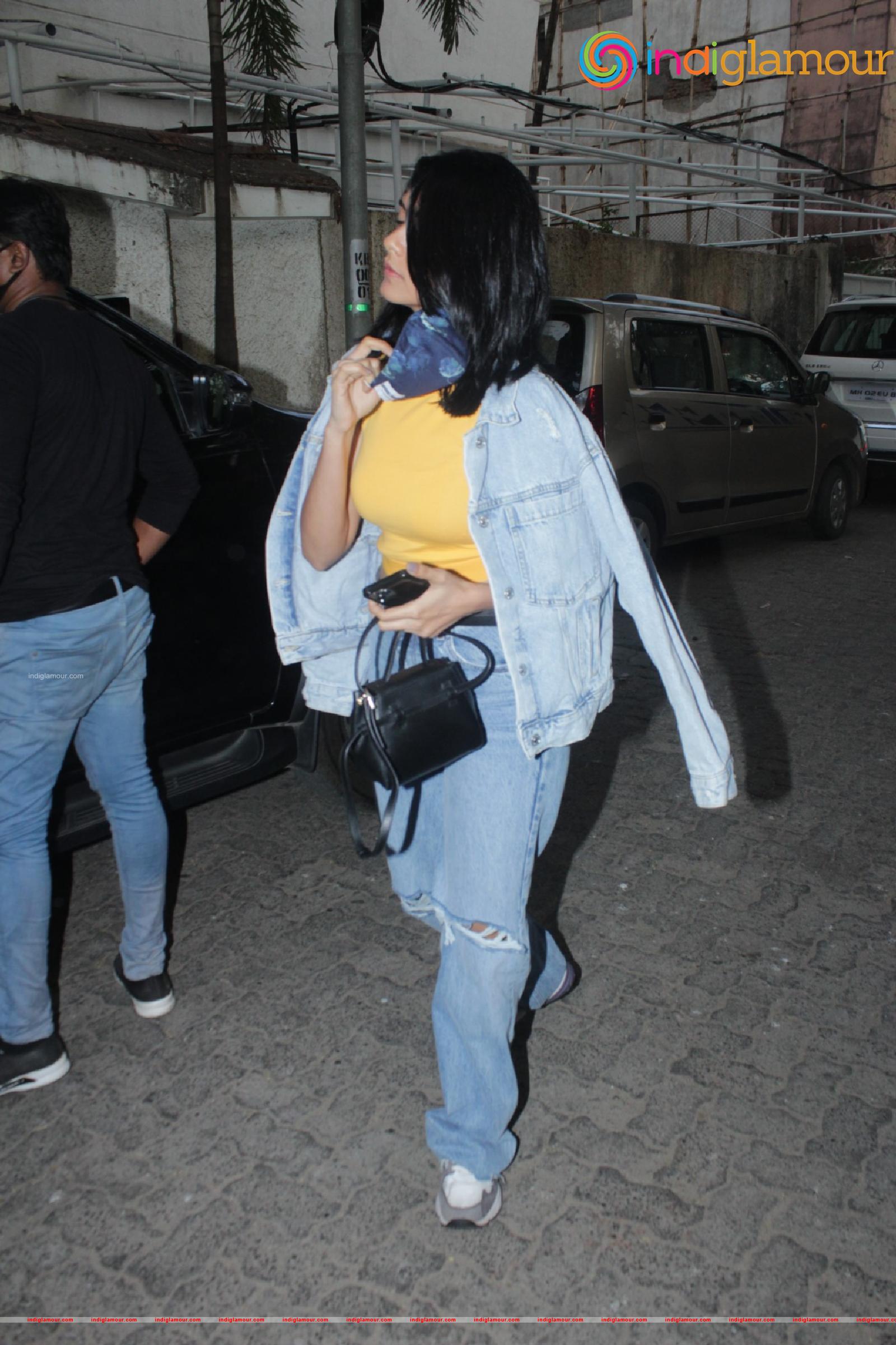 Ileana DCruz Mrunal Thakur Event hd photo
