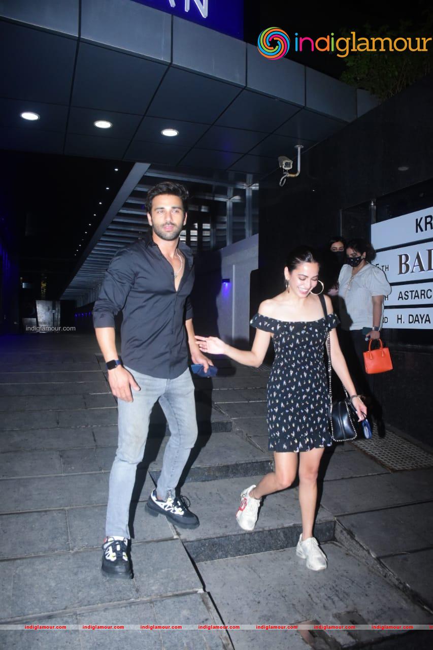 Kriti Kharbanda and Pulkit Samrat Event hd photo