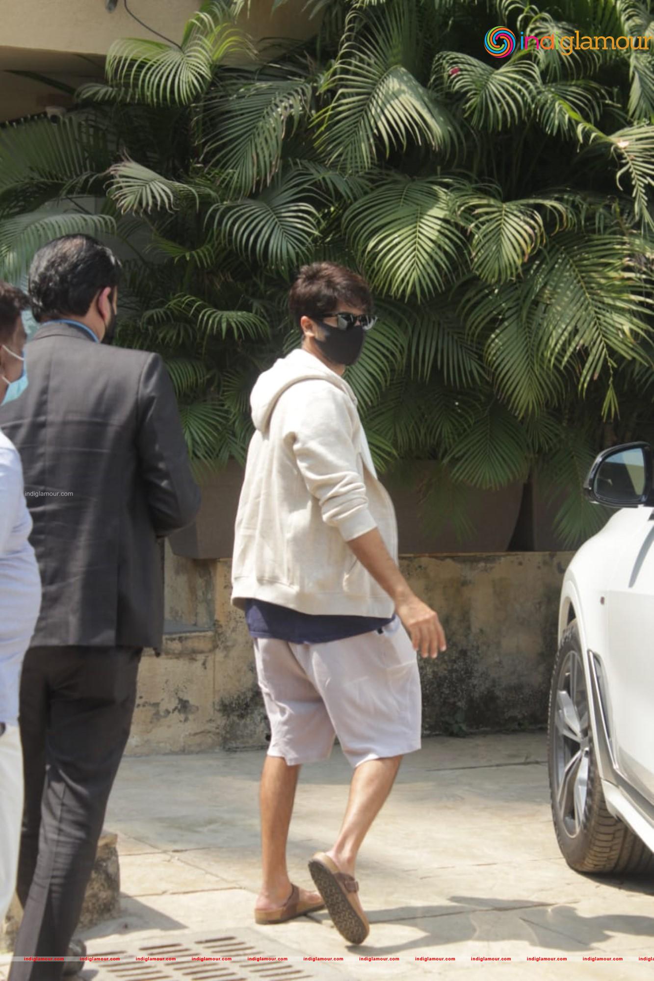 Shahid Kapoor New Car Test Drive BMW Home Photos Event hd photo