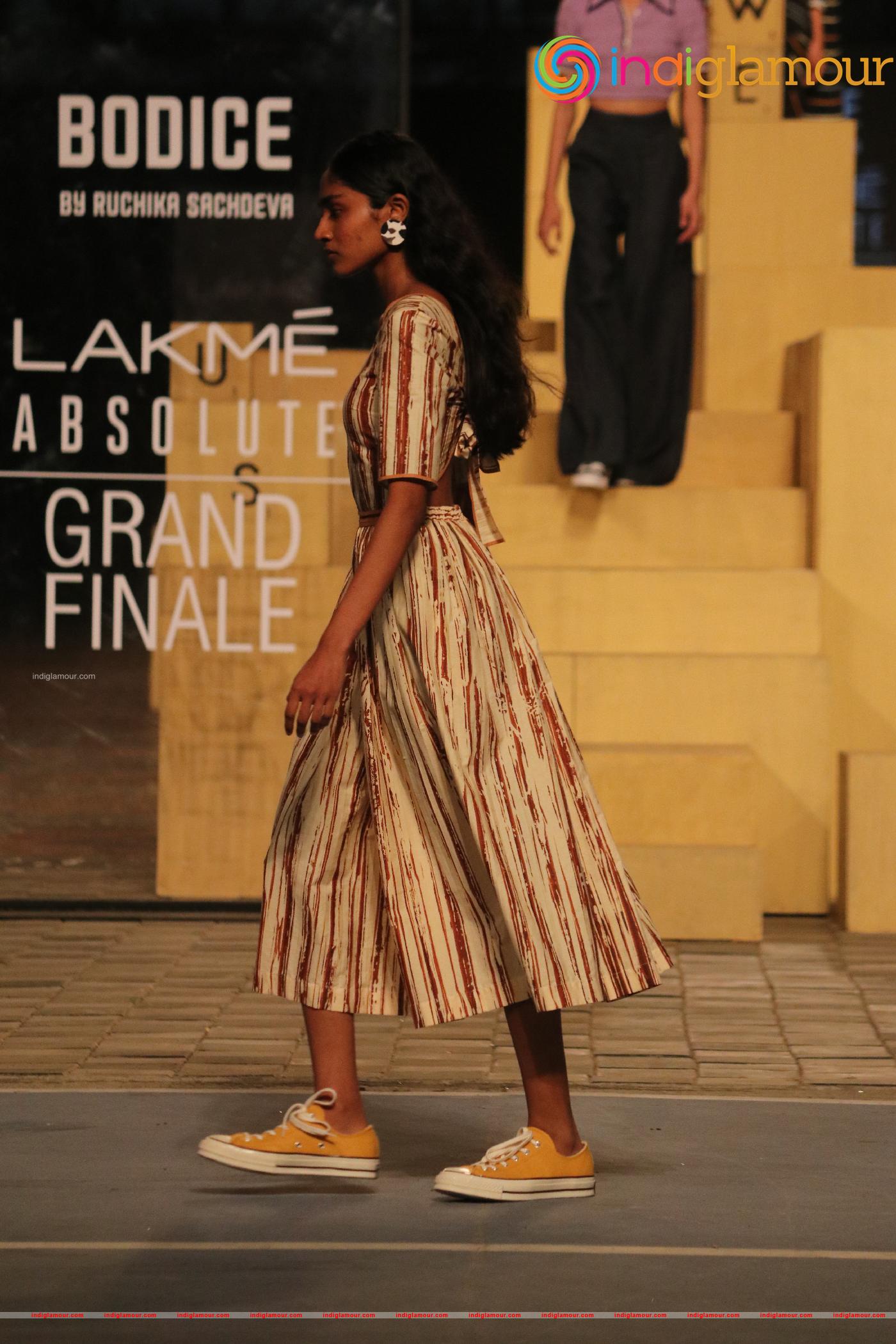 Ananya Panday At Lakme Fashion Week Day 3 Event hd photo