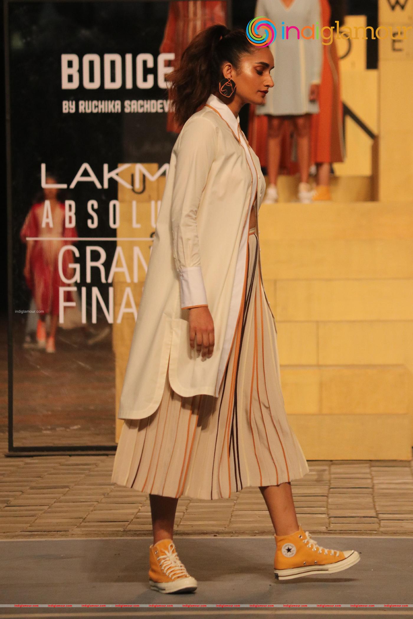 Ananya Panday At Lakme Fashion Week Day 3 Event hd photo