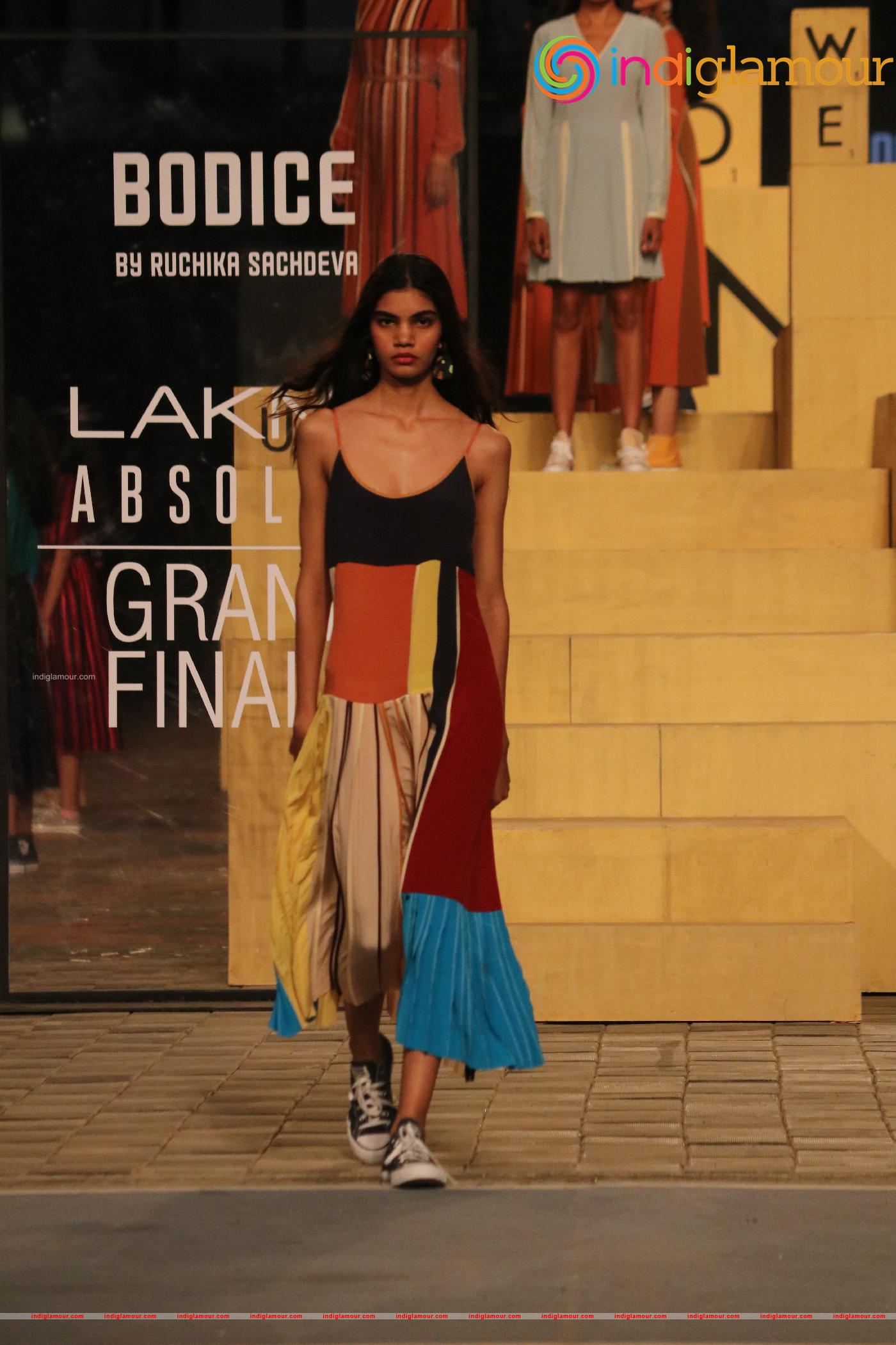Ananya Panday At Lakme Fashion Week Day 3 Event hd photo