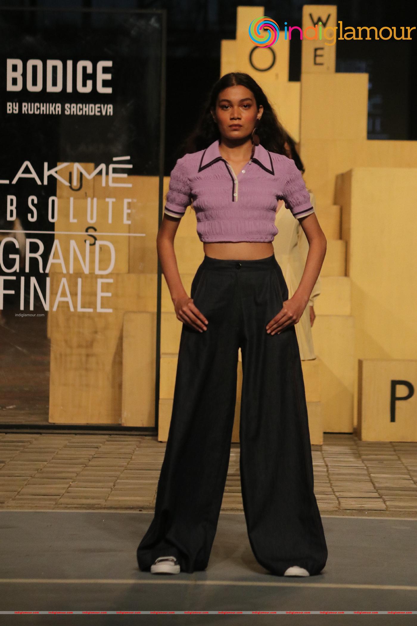 Ananya Panday At Lakme Fashion Week Day 3 Event hd photo