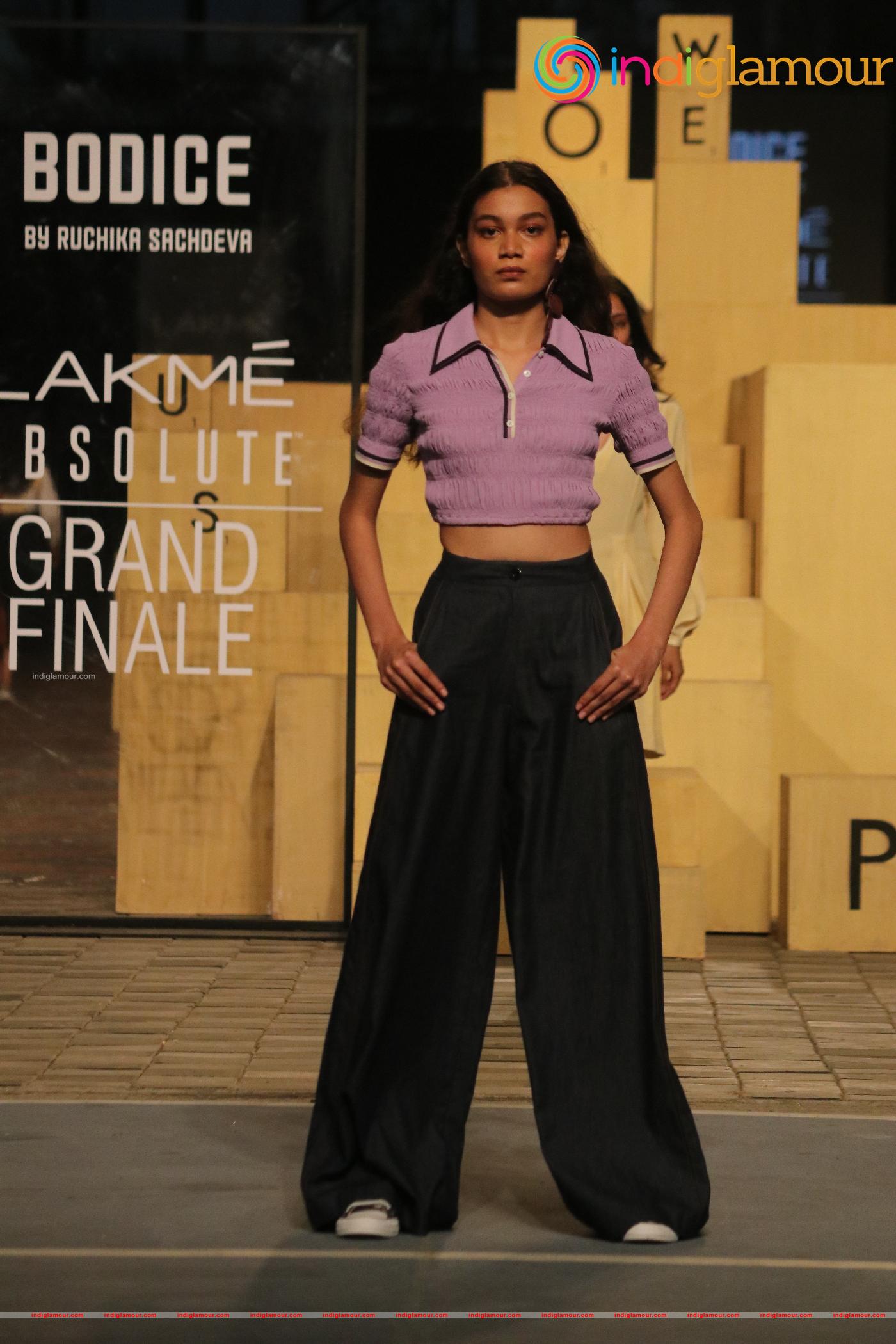 Ananya Panday At Lakme Fashion Week Day 3 Event hd photo