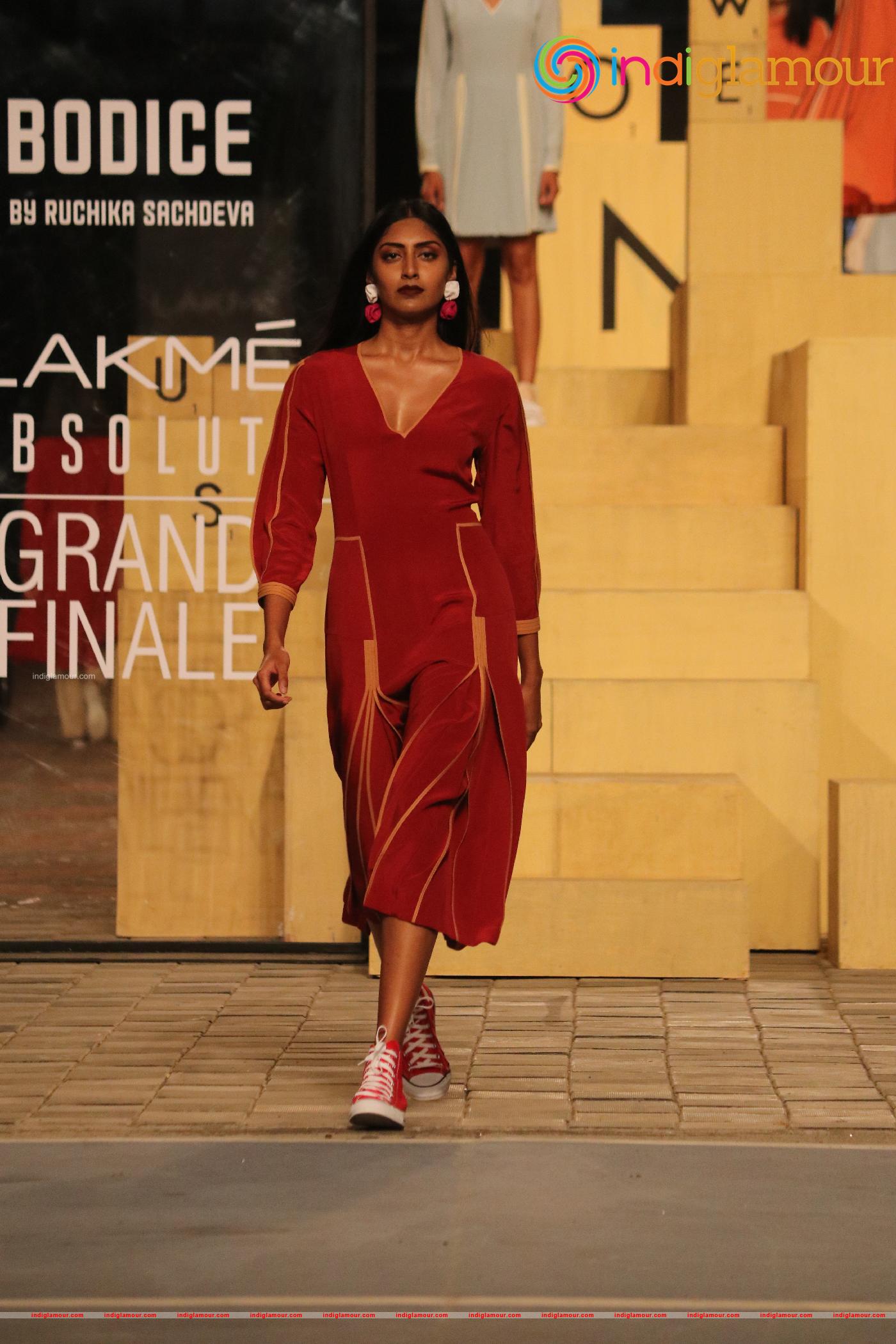 Ananya Panday At Lakme Fashion Week Day 3 Event hd photo
