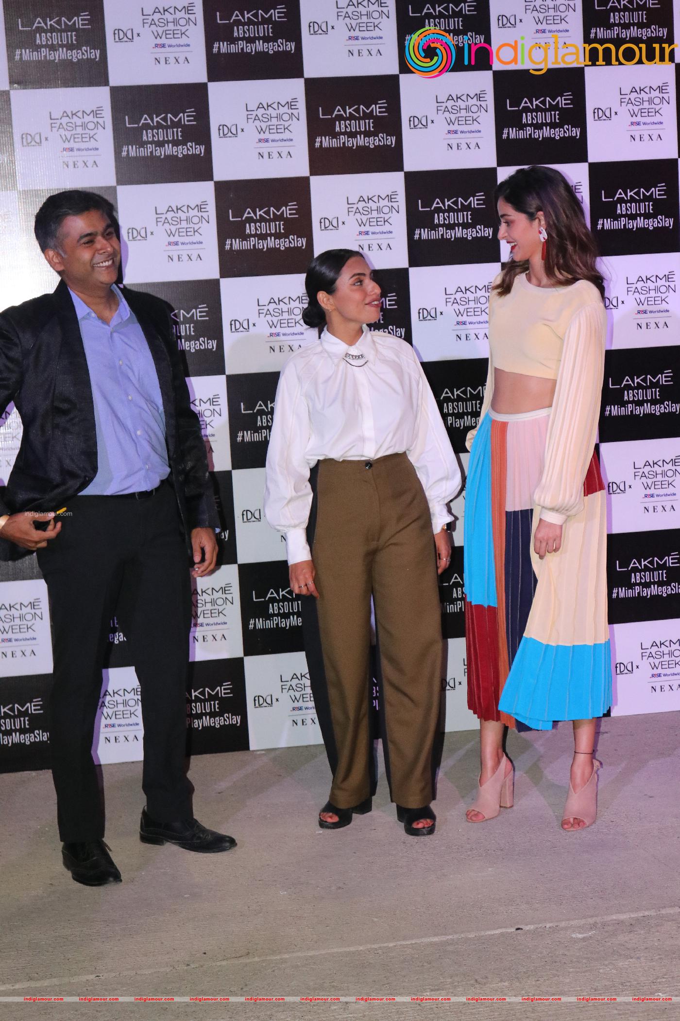 Ananya Panday At Lakme Fashion Week Day 3 Event hd photo
