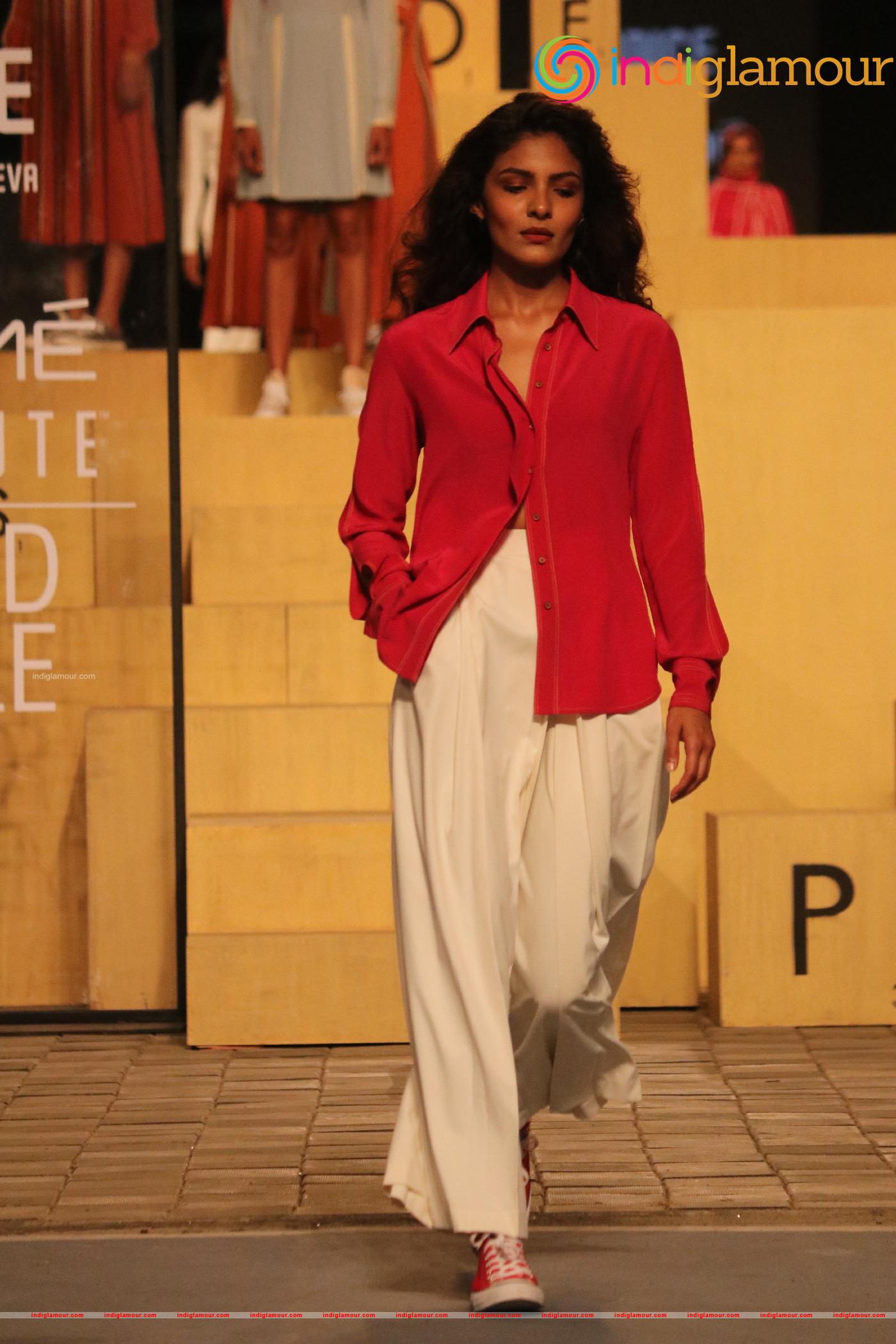 Ananya Panday At Lakme Fashion Week Day 3 Event hd photo