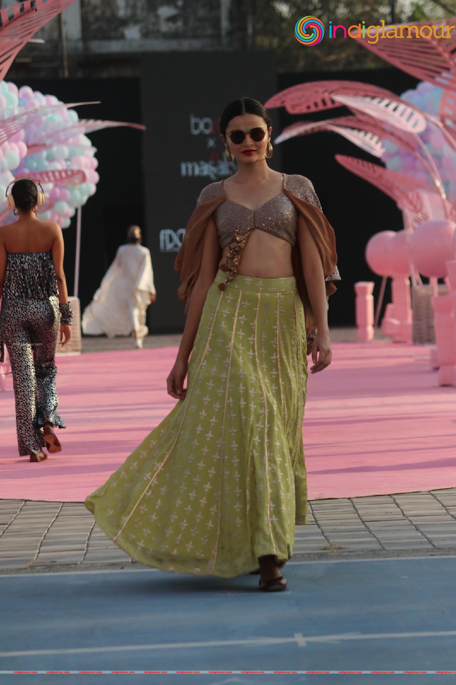 Anusha Dandekar Shibani Dandekar As A Guest At Lakme Fashion Show Day 1 Part2 Event hd photo