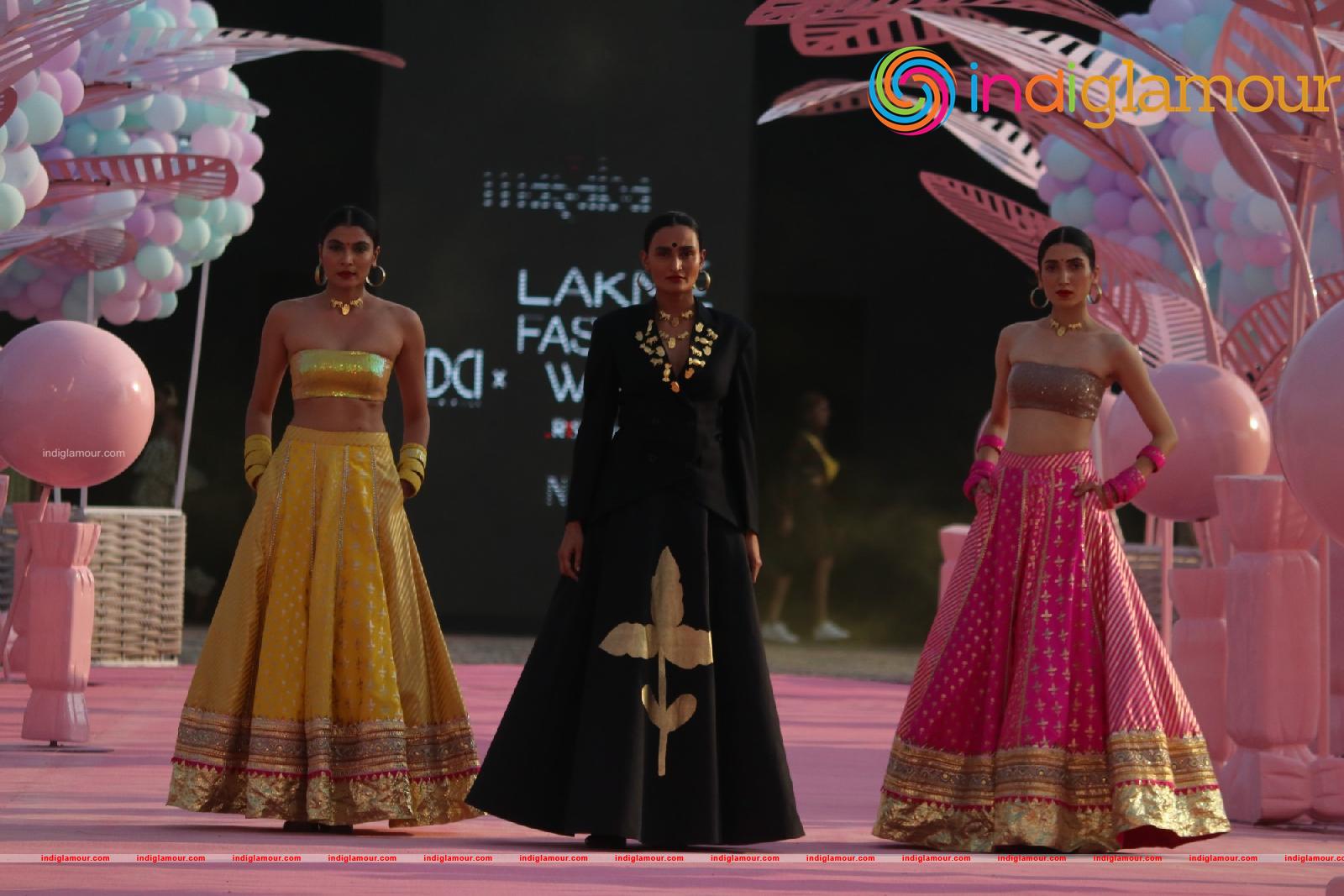 Anusha Dandekar Shibani Dandekar As A Guest At Lakme Fashion Show Day 1 Part2 Event hd photo