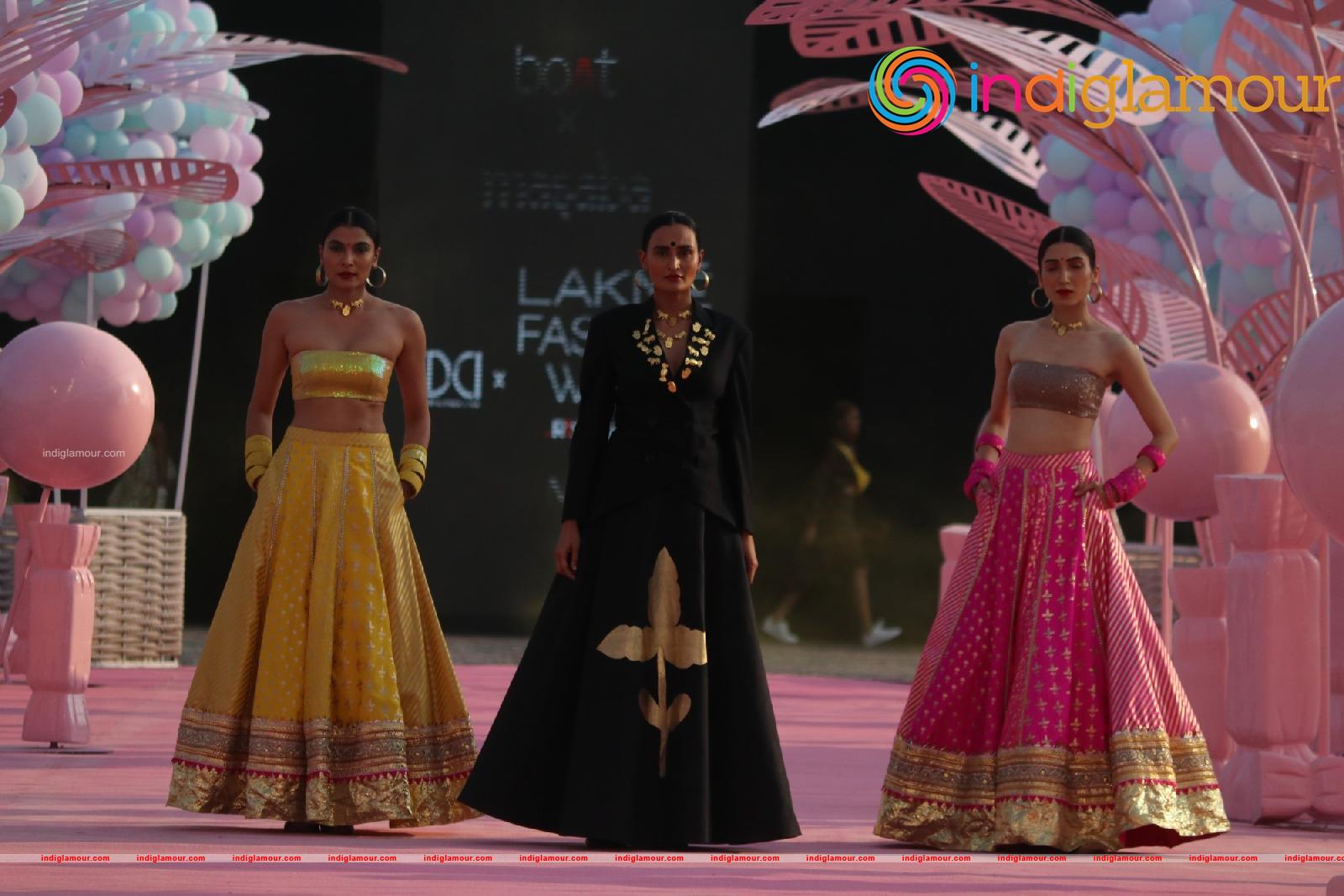 Anusha Dandekar Shibani Dandekar As A Guest At Lakme Fashion Show Day 1 Part2 Event hd photo