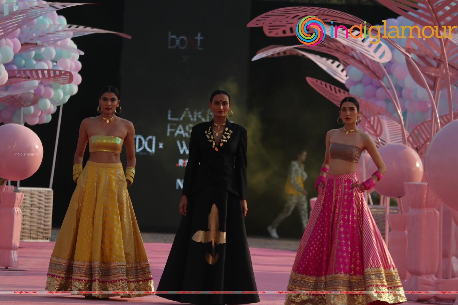Anusha Dandekar Shibani Dandekar As A Guest At Lakme Fashion Show Day 1 Part2 Event hd photo