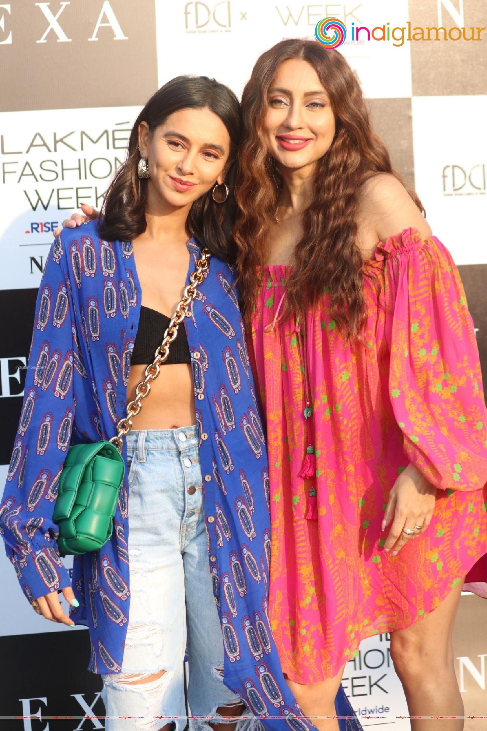Anusha Dandekar Shibani Dandekar As A Guest At Lakme Fashion Show Day 1 Part3 Event hd photo