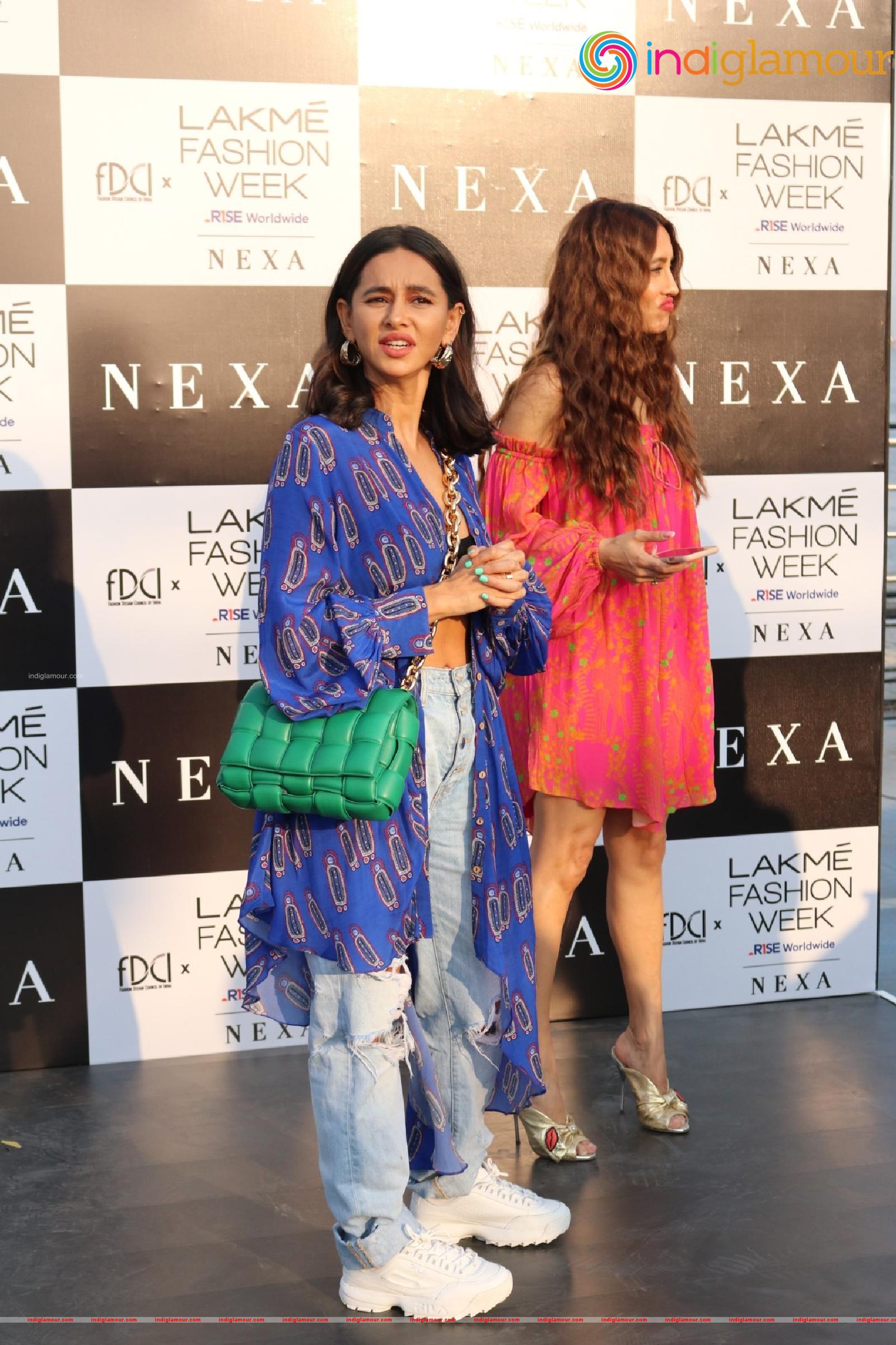Anusha Dandekar Shibani Dandekar As A Guest At Lakme Fashion Show Day 1 Part3 Event hd photo