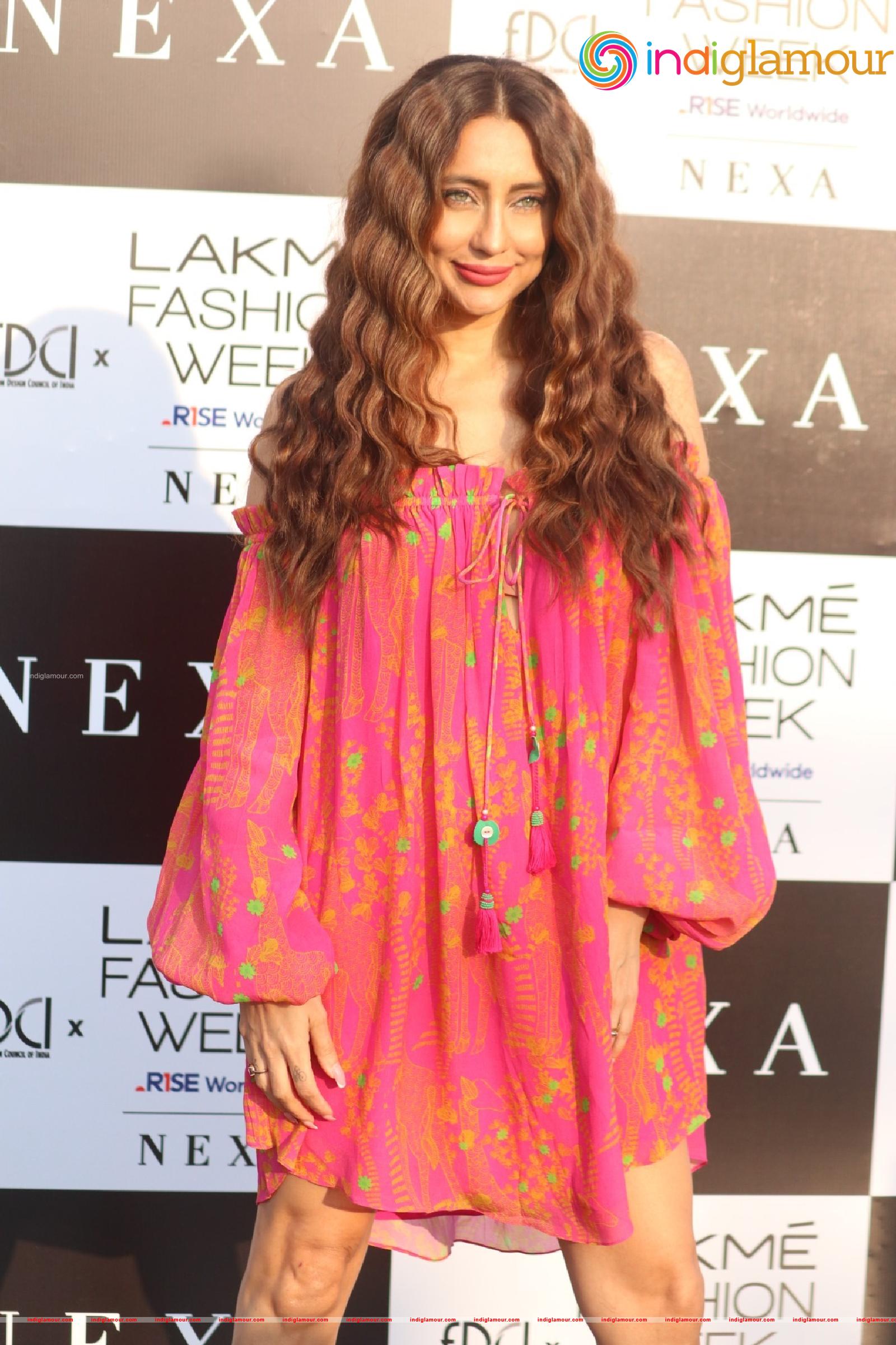 Anusha Dandekar Shibani Dandekar As A Guest At Lakme Fashion Show Day 1 Part3 Event hd photo