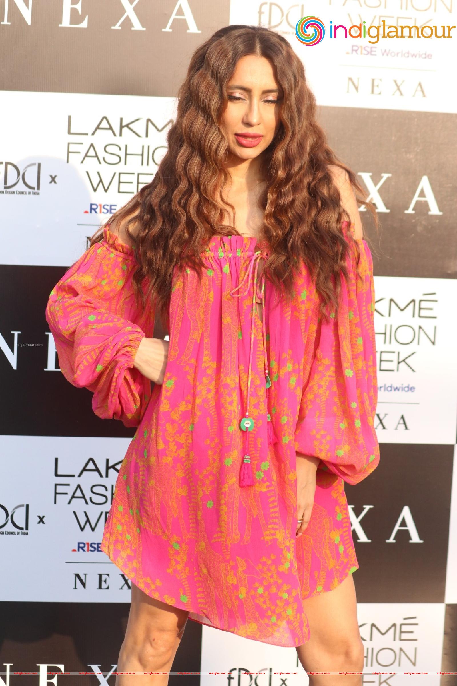 Anusha Dandekar Shibani Dandekar As A Guest At Lakme Fashion Show Day 1 Part3 Event hd photo