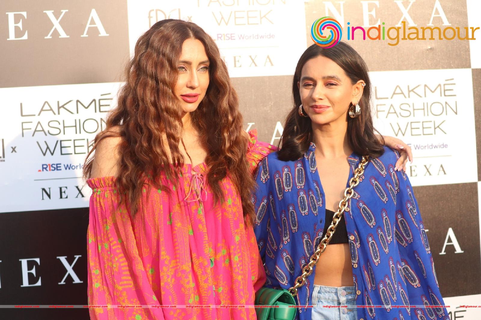 Anusha Dandekar Shibani Dandekar As A Guest At Lakme Fashion Show Day 1 Part3 Event hd photo