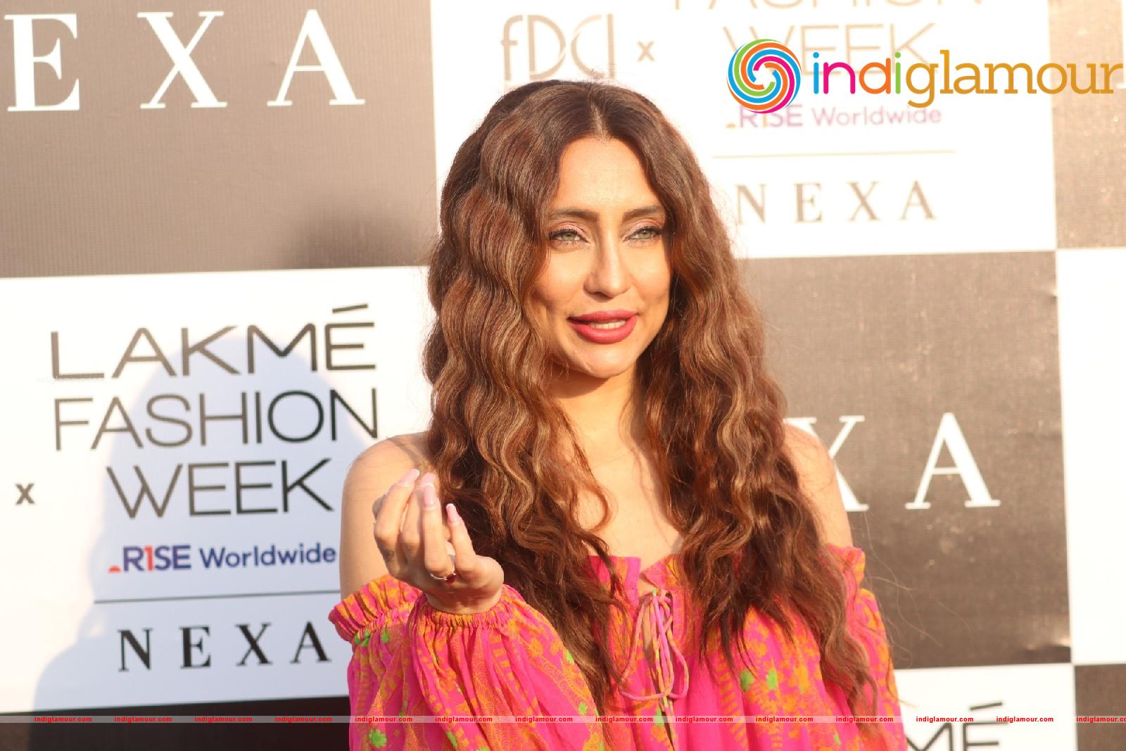 Anusha Dandekar Shibani Dandekar As A Guest At Lakme Fashion Show Day 1 Part3 Event hd photo