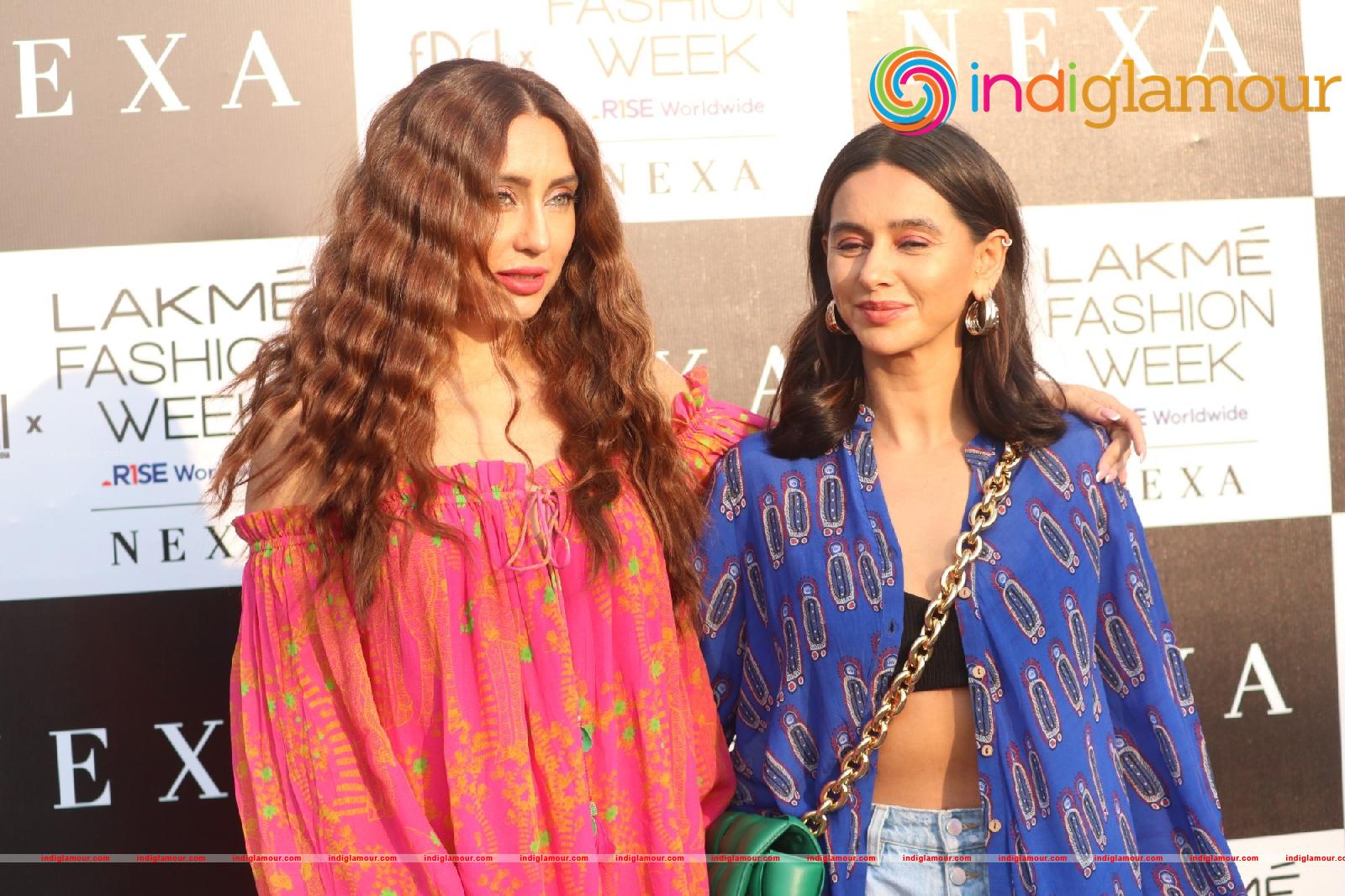 Anusha Dandekar Shibani Dandekar As A Guest At Lakme Fashion Show Day 1 Part3 Event hd photo