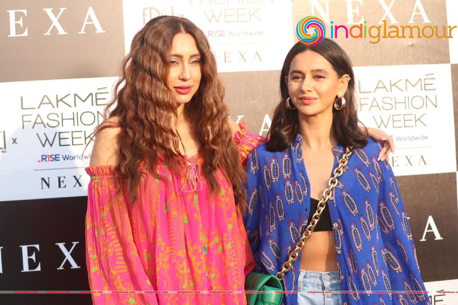 Anusha Dandekar Shibani Dandekar As A Guest At Lakme Fashion Show Day 1 Part3 Event hd photo