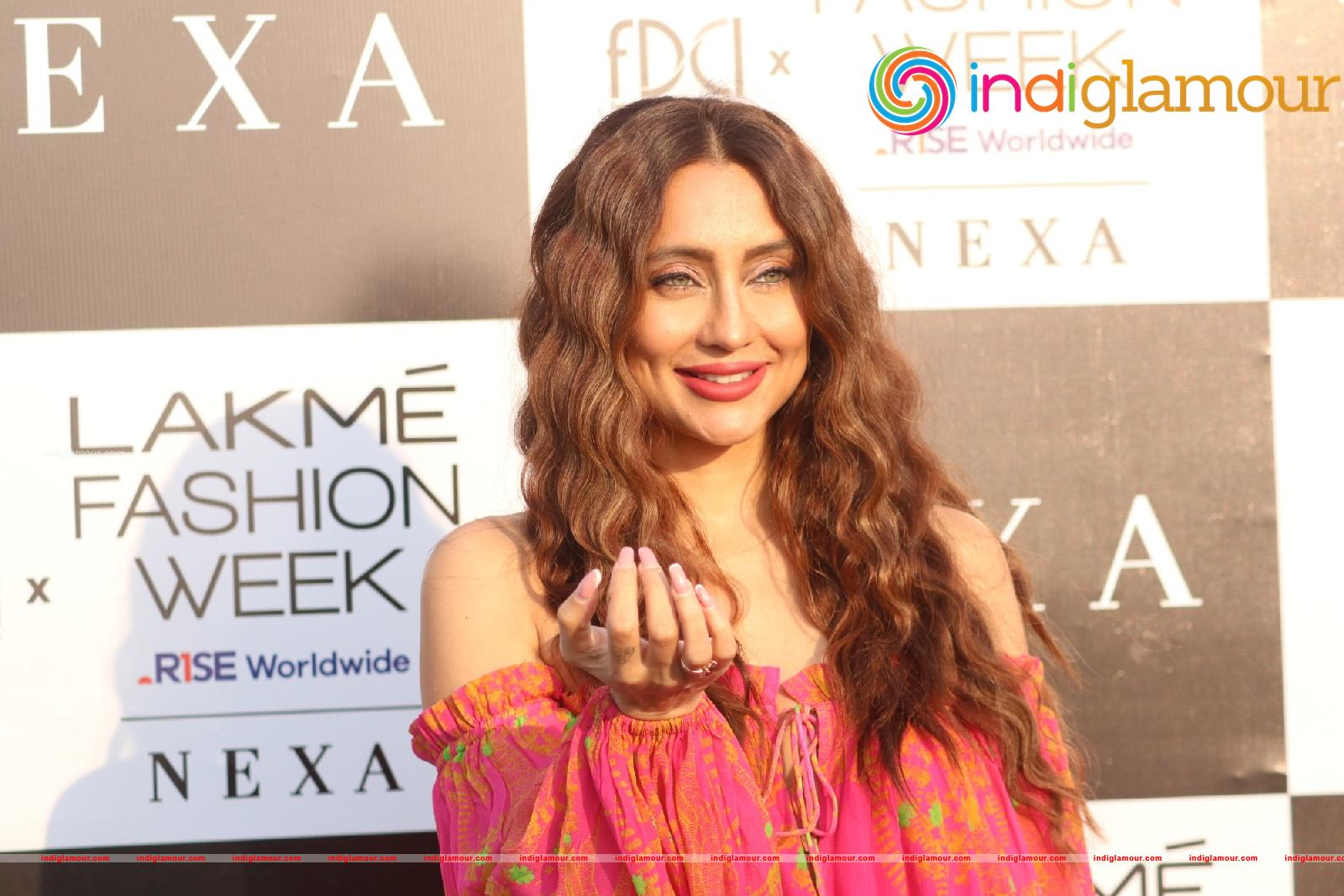 Anusha Dandekar Shibani Dandekar As A Guest At Lakme Fashion Show Day 1 Part3 Event hd photo