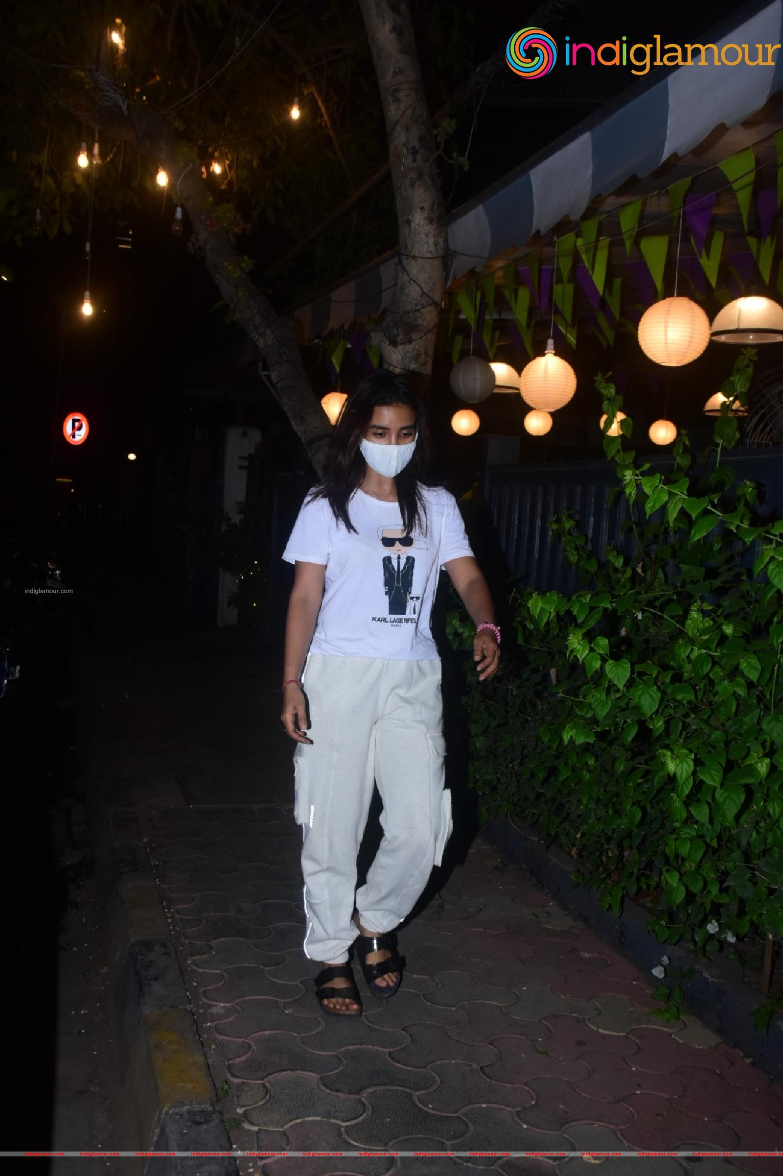 Patralekha With Her Pet Event hd photo