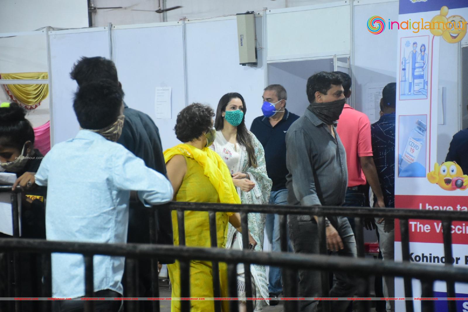 Salman Khan and Sohail Khan Took 2nd Dose Of Covid 19 Vaccine In Dadar Event hd photo