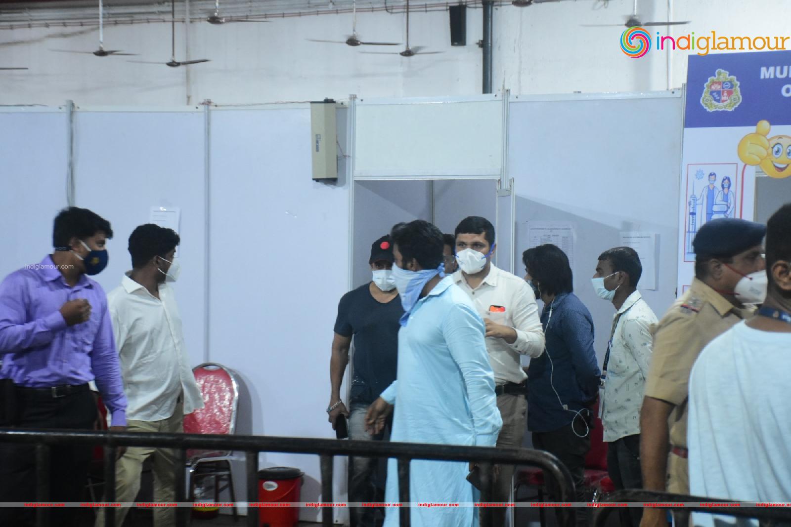Salman Khan and Sohail Khan Took 2nd Dose Of Covid 19 Vaccine In Dadar Event hd photo