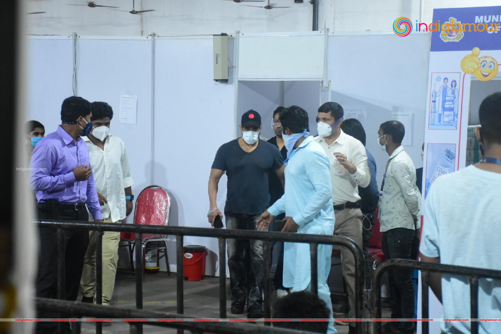 Salman Khan and Sohail Khan Took 2nd Dose Of Covid 19 Vaccine In Dadar Event hd photo