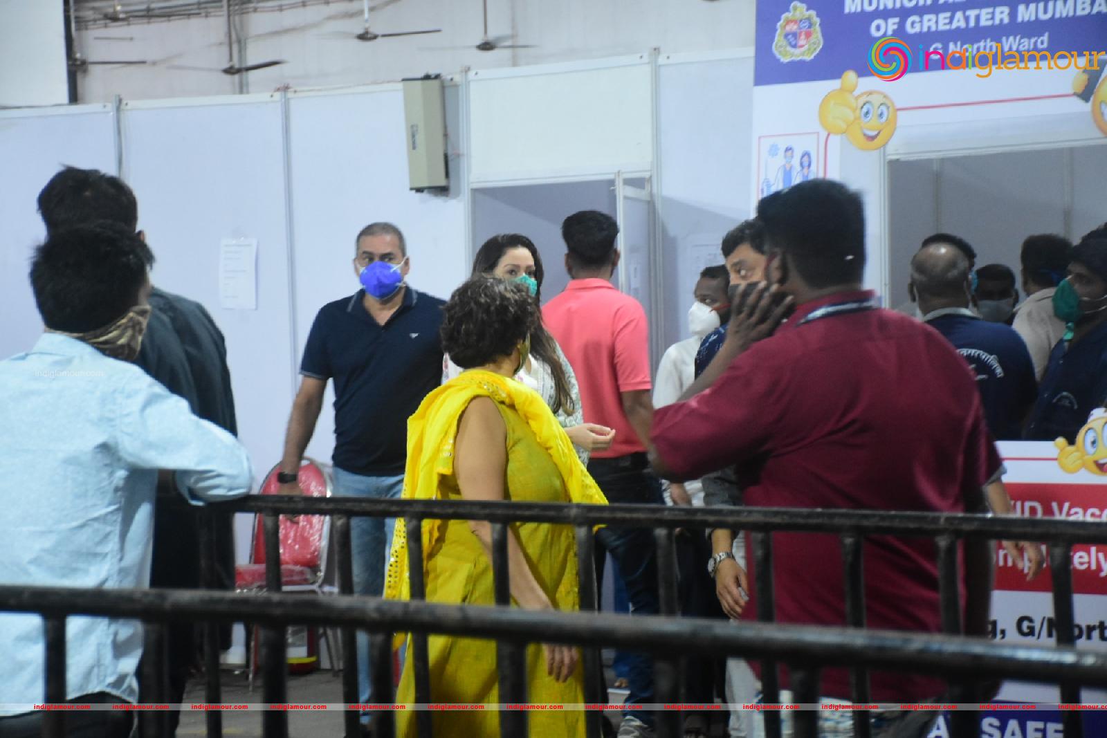 Salman Khan and Sohail Khan Took 2nd Dose Of Covid 19 Vaccine In Dadar Event hd photo