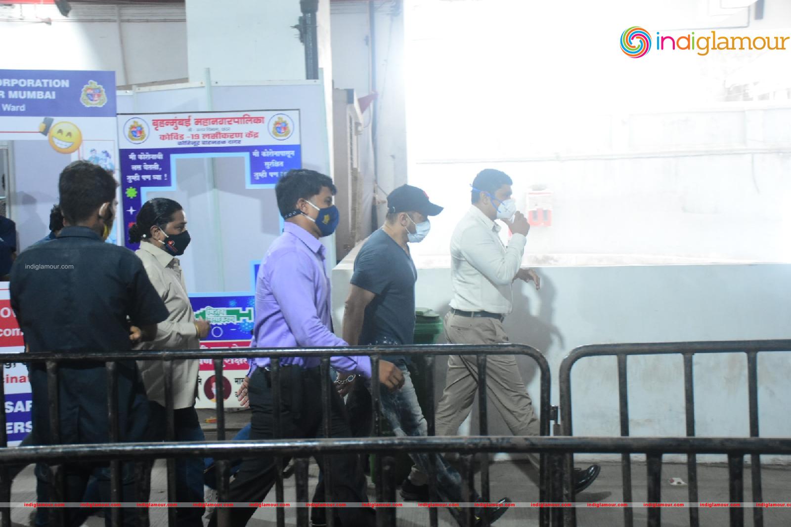 Salman Khan and Sohail Khan Took 2nd Dose Of Covid 19 Vaccine In Dadar Event hd photo