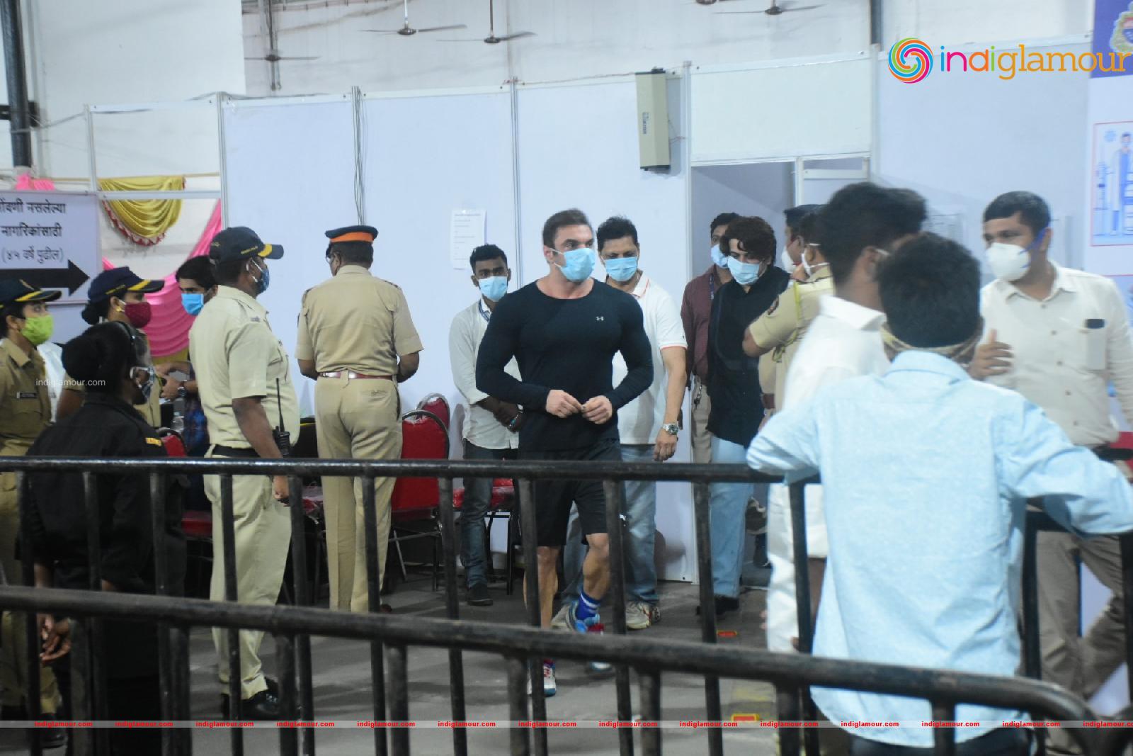 Salman Khan and Sohail Khan Took 2nd Dose Of Covid 19 Vaccine In Dadar Event hd photo