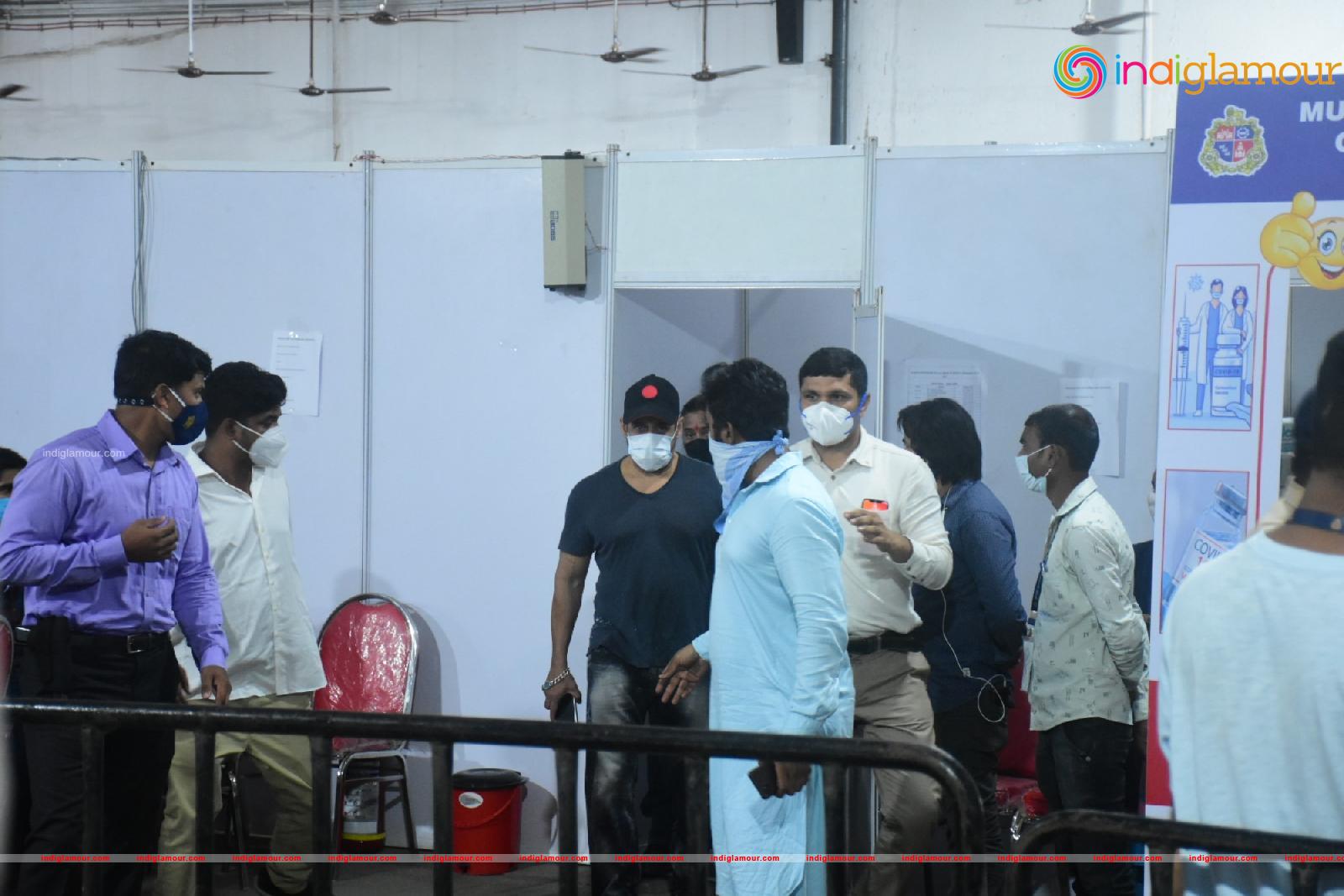 Salman Khan and Sohail Khan Took 2nd Dose Of Covid 19 Vaccine In Dadar Event hd photo
