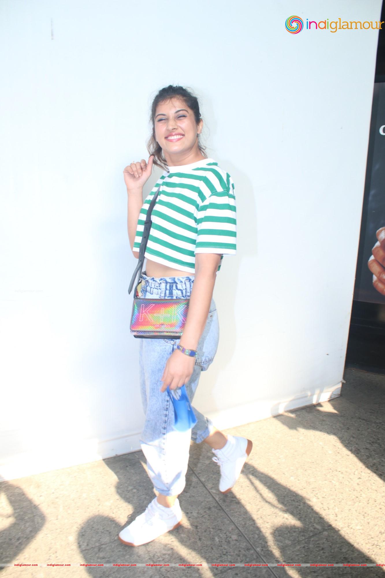Divinaa Thackur Actress hd photo