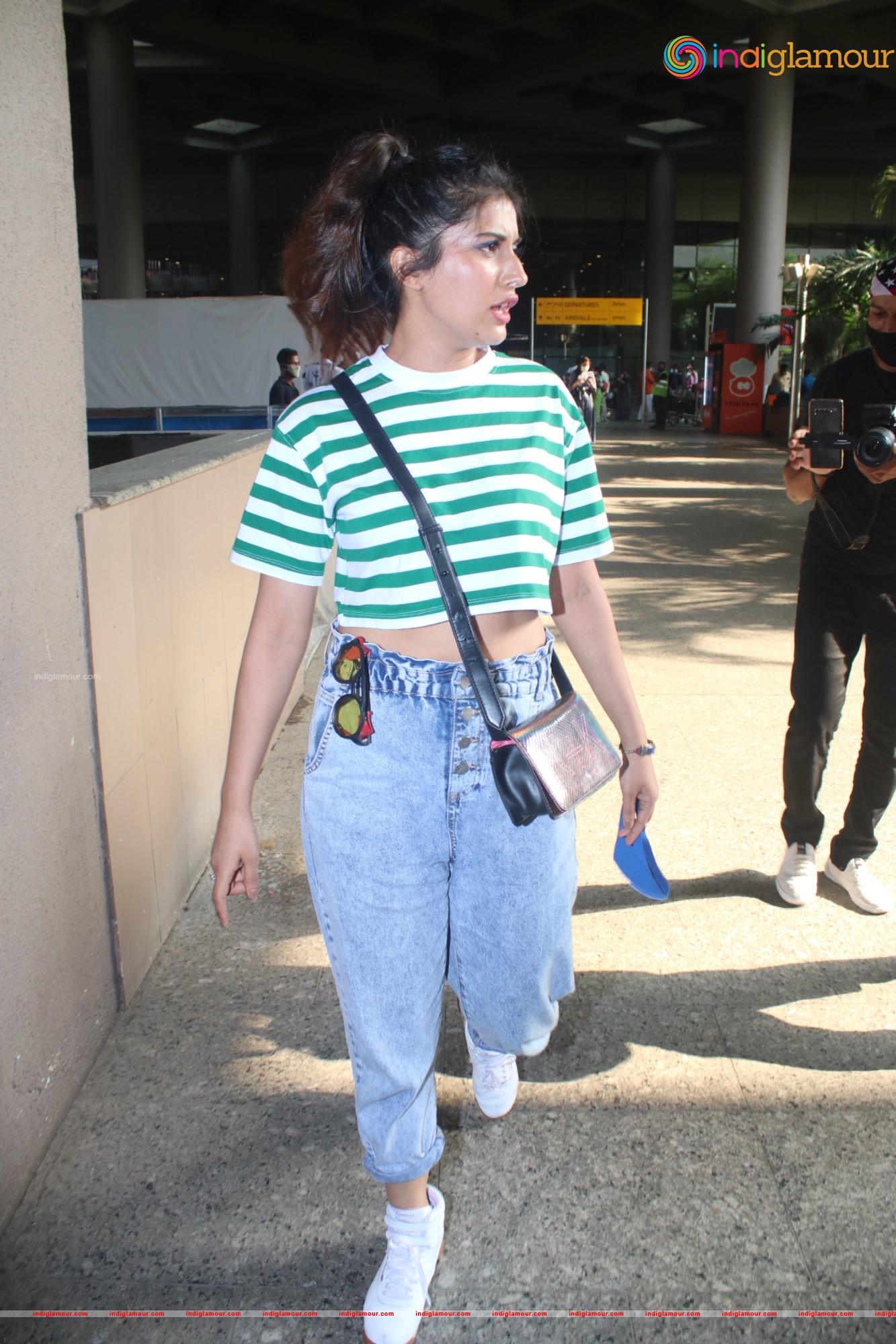 Divinaa Thackur Actress hd photo