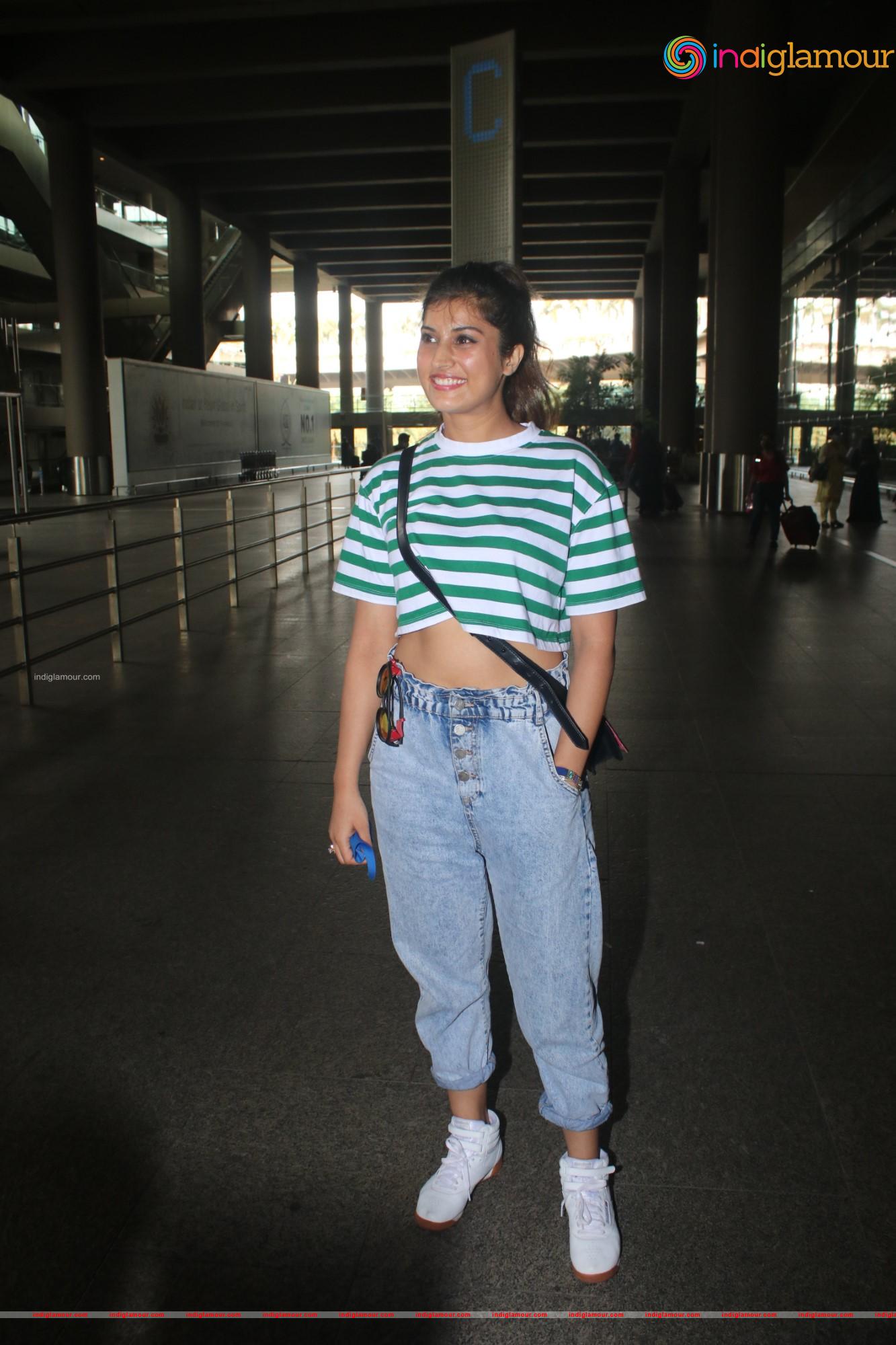 Divinaa Thackur Actress hd photo