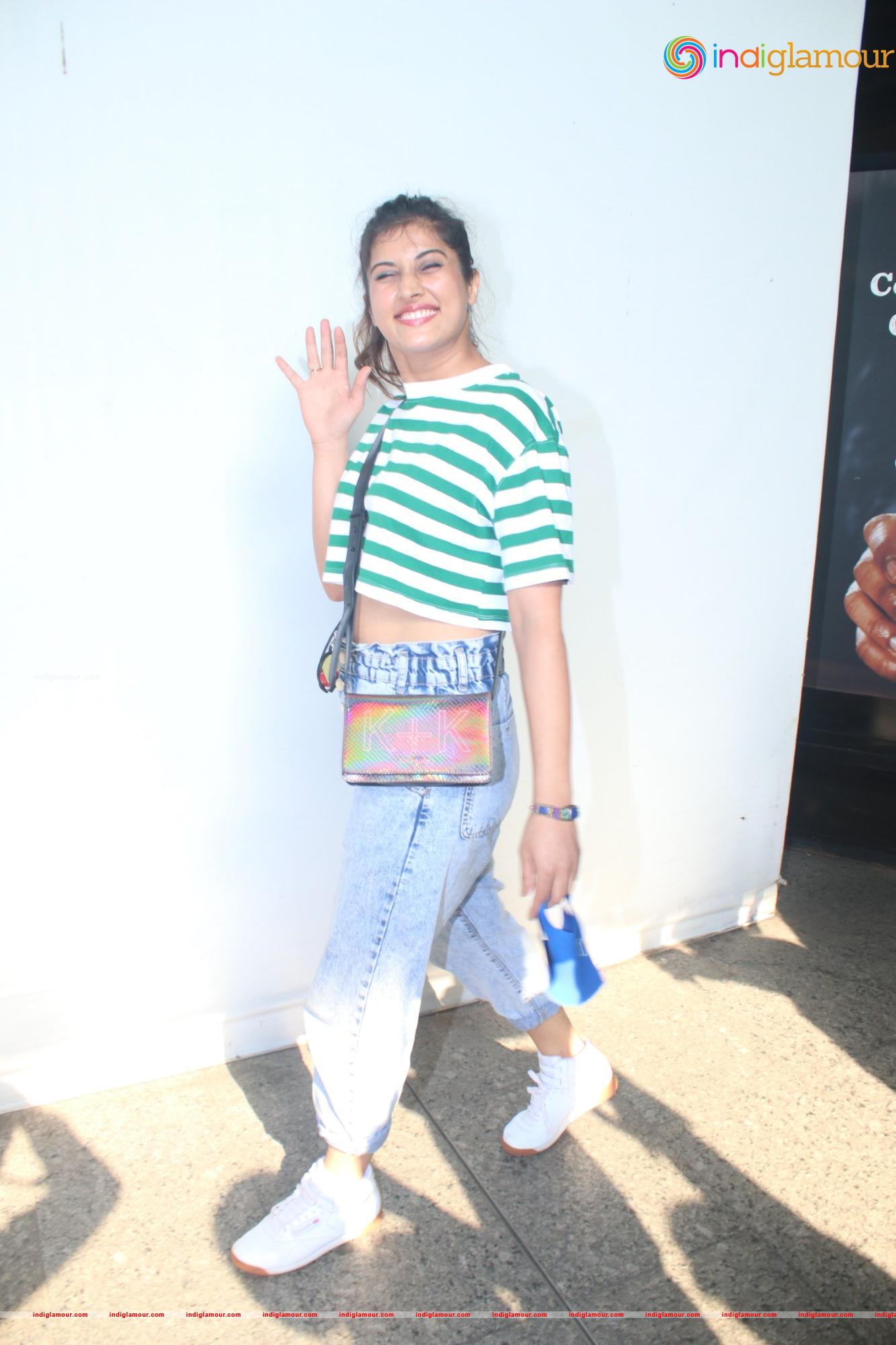 Divinaa Thackur Actress hd photo
