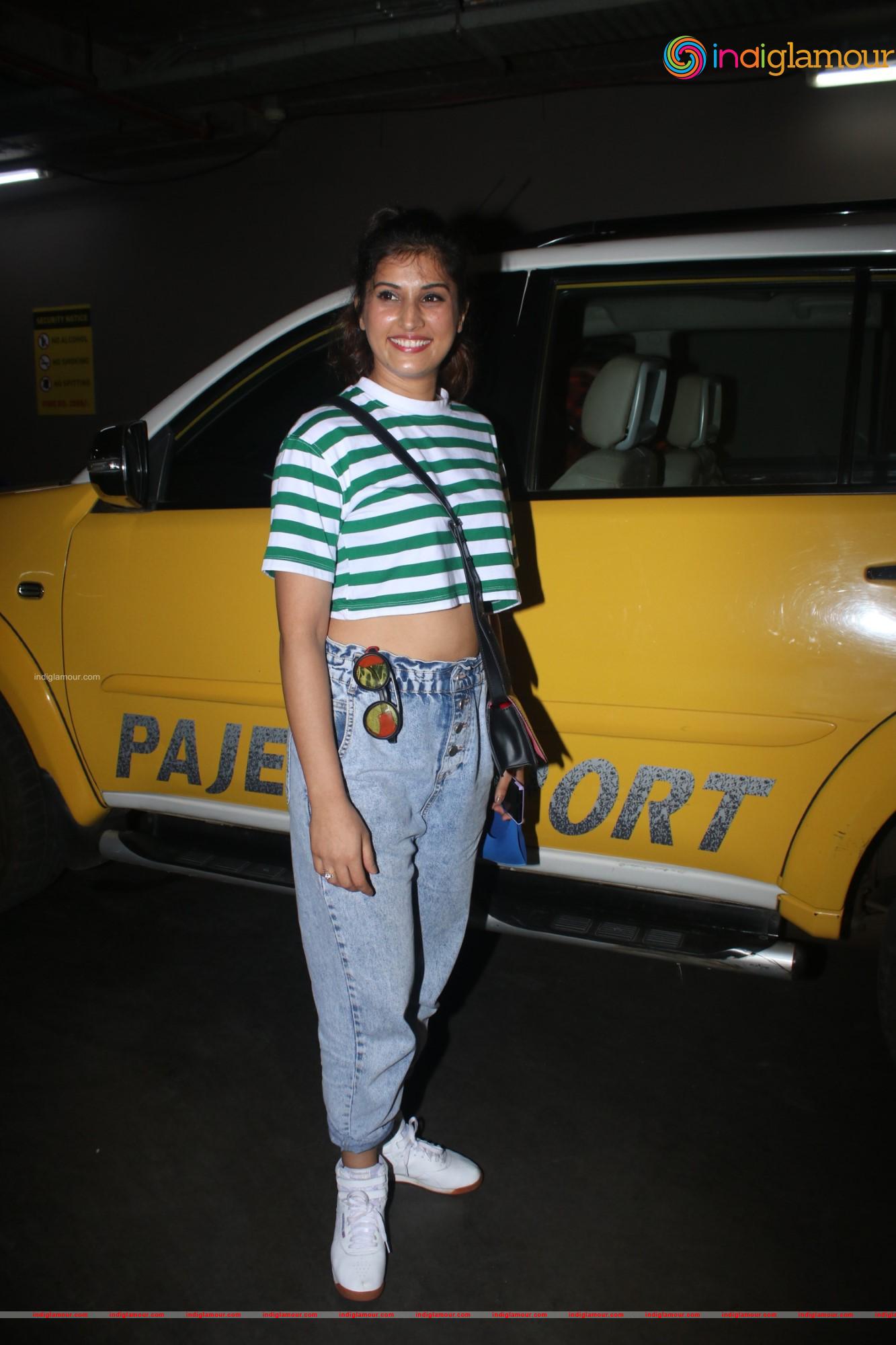 Divinaa Thackur Actress hd photo