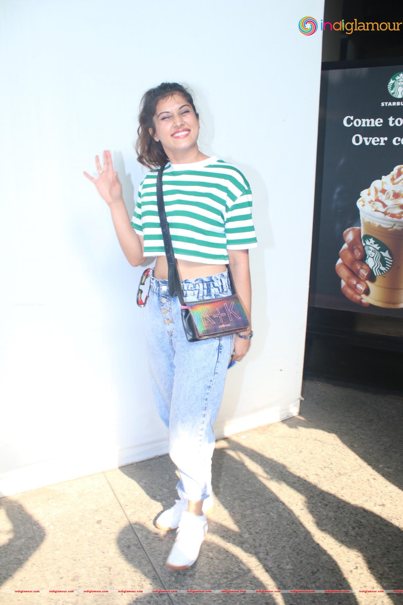 Divinaa Thackur Actress hd photo