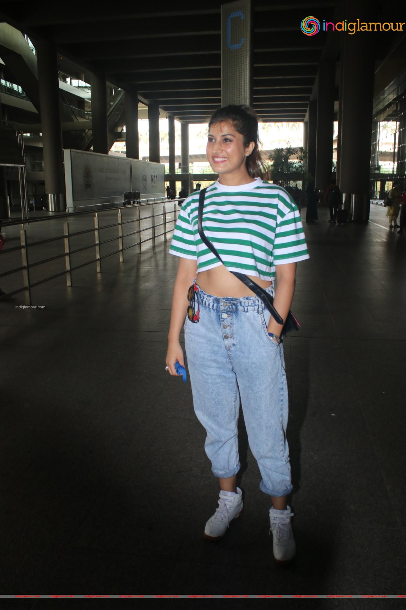 Divinaa Thackur Actress hd photo