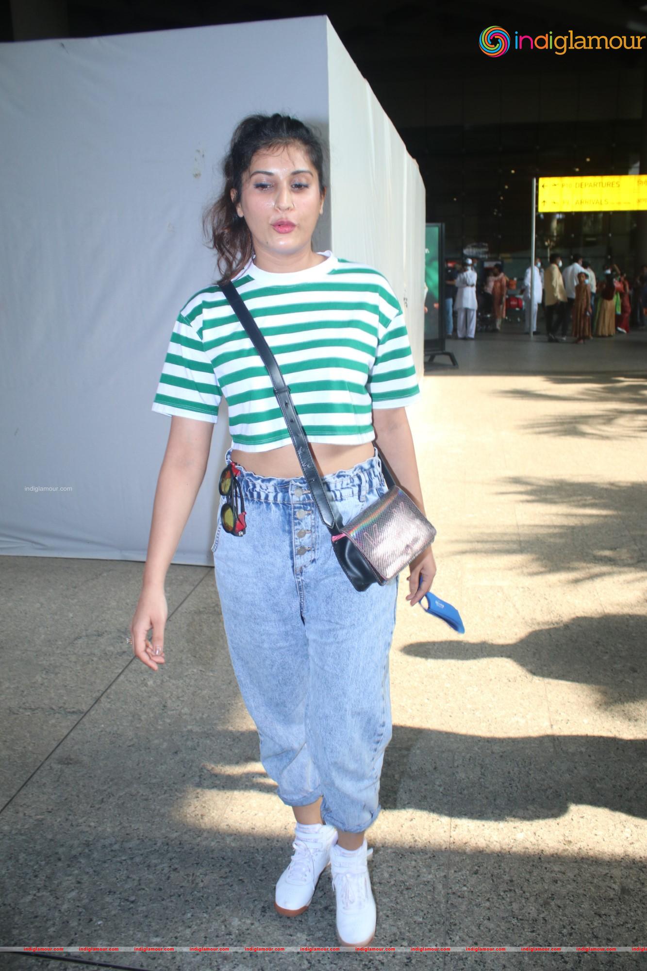 Divinaa Thackur Actress hd photo