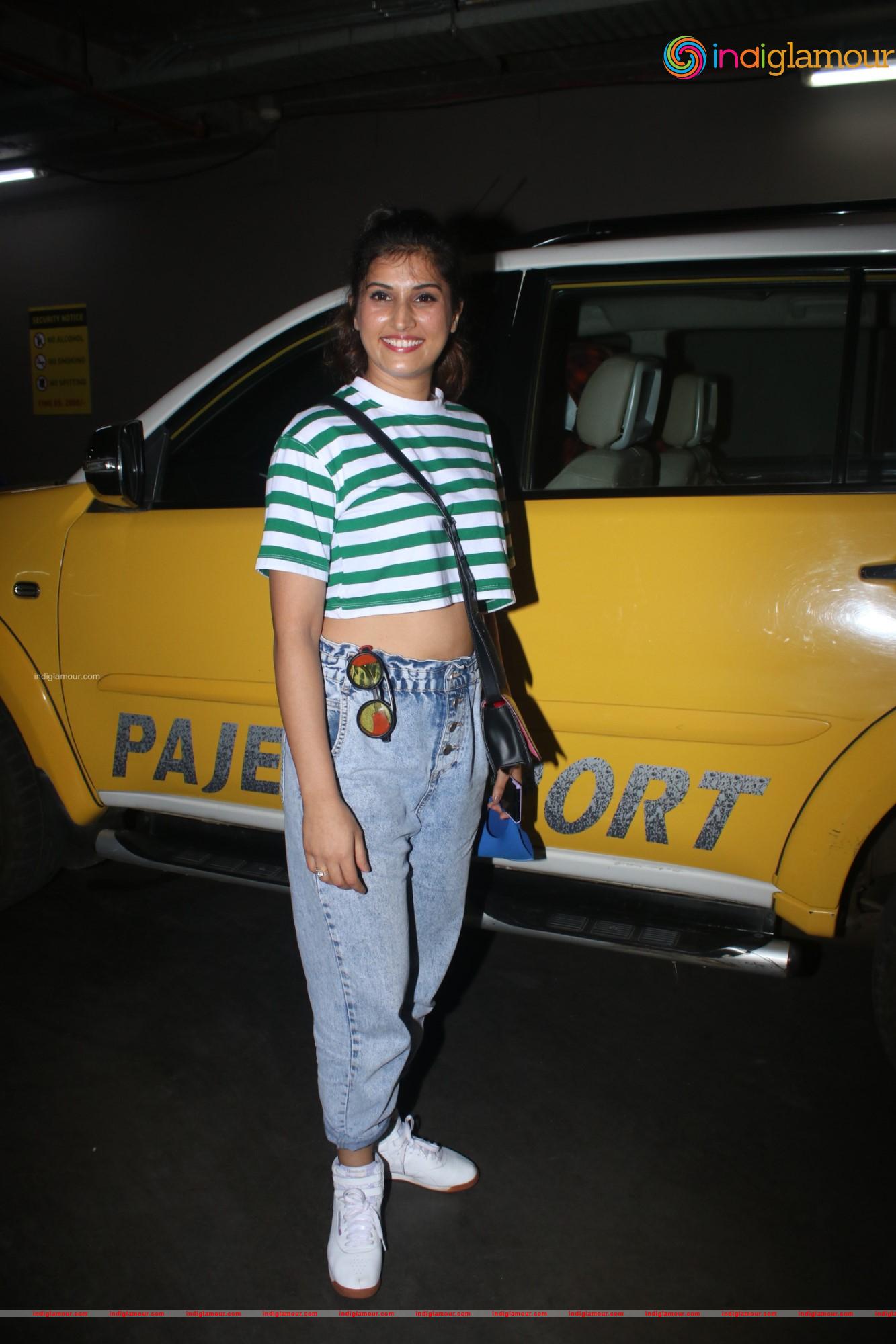 Divinaa Thackur Actress hd photo